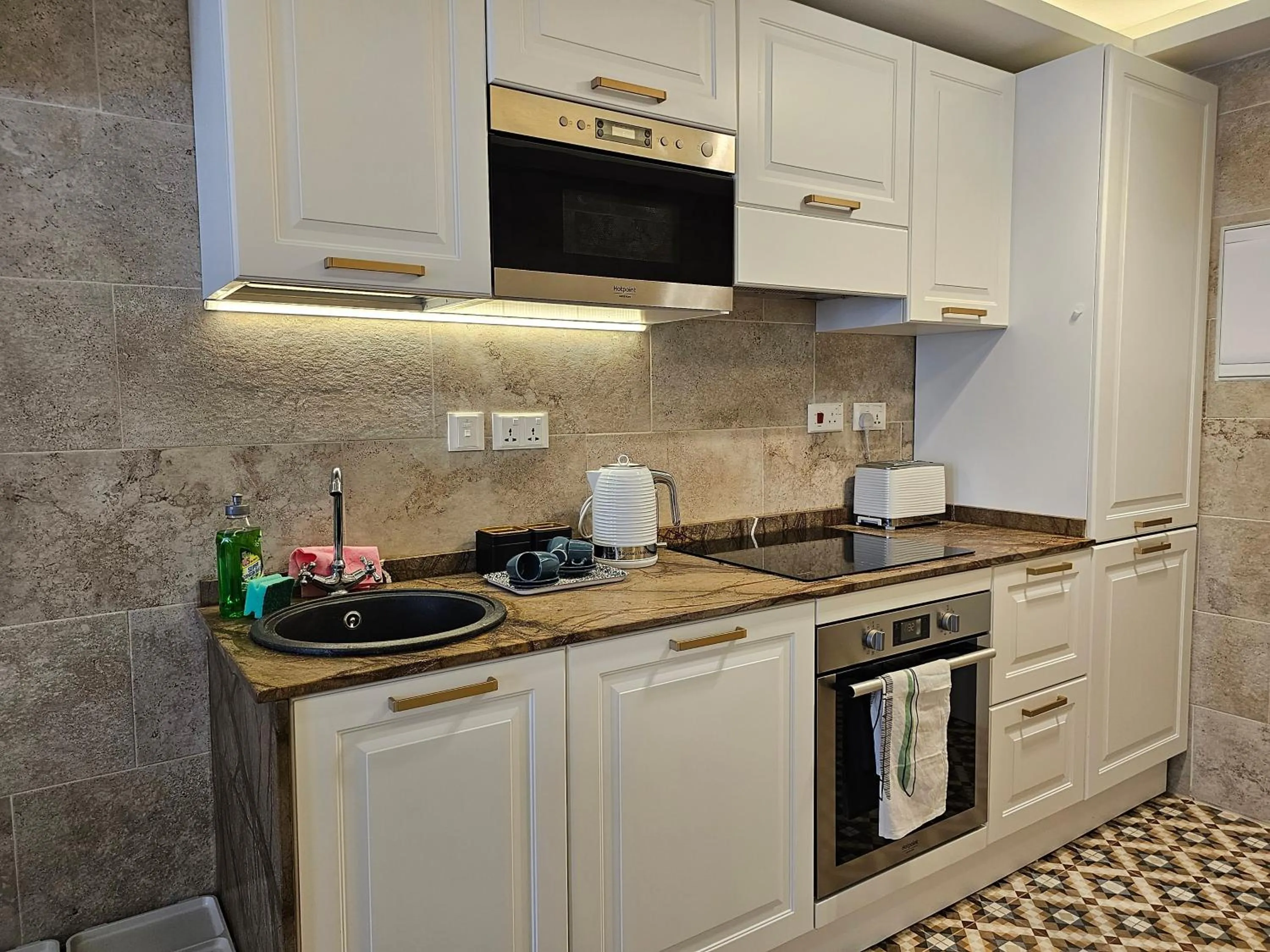 Coffee/tea facilities in Balcony Hotel