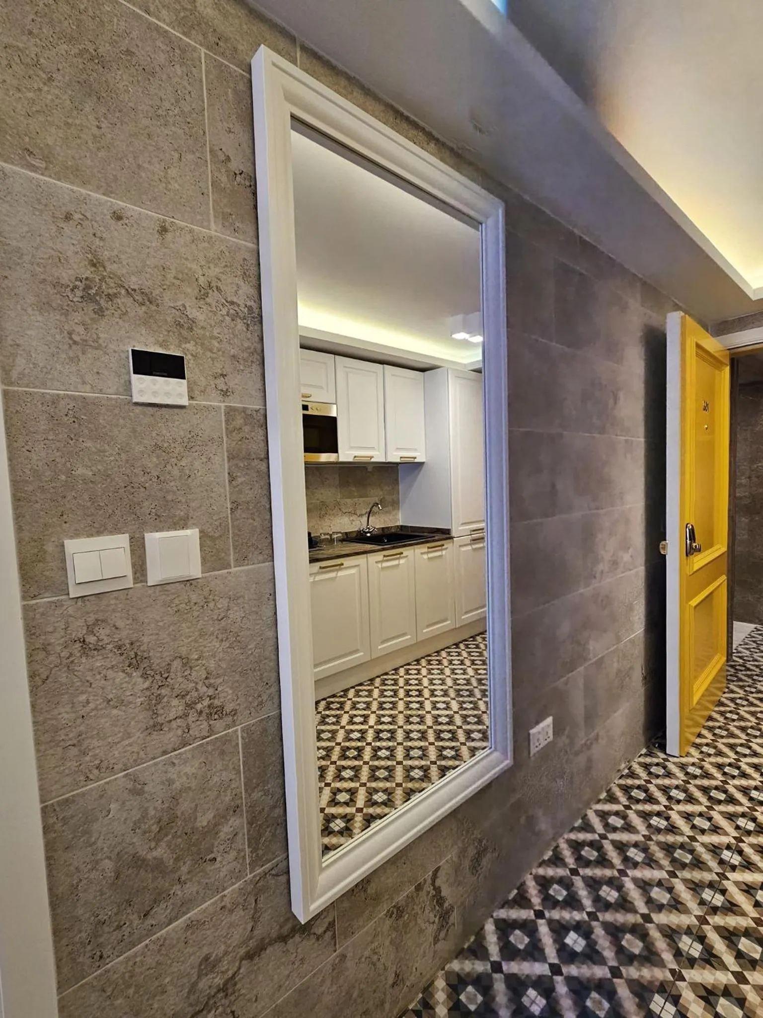 Kitchen or kitchenette in Balcony Hotel