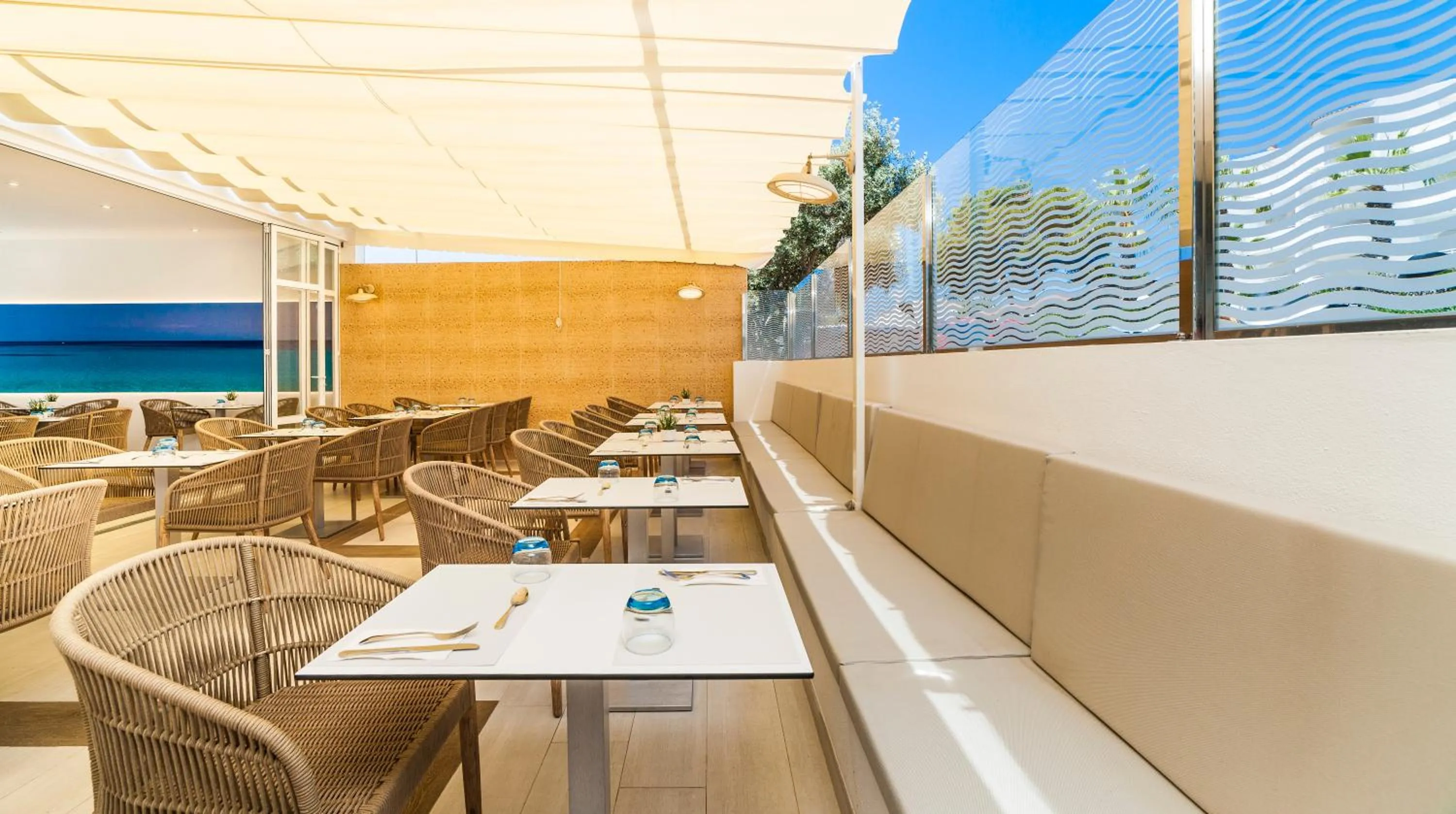 Restaurant/places to eat in Globales Mediterrani