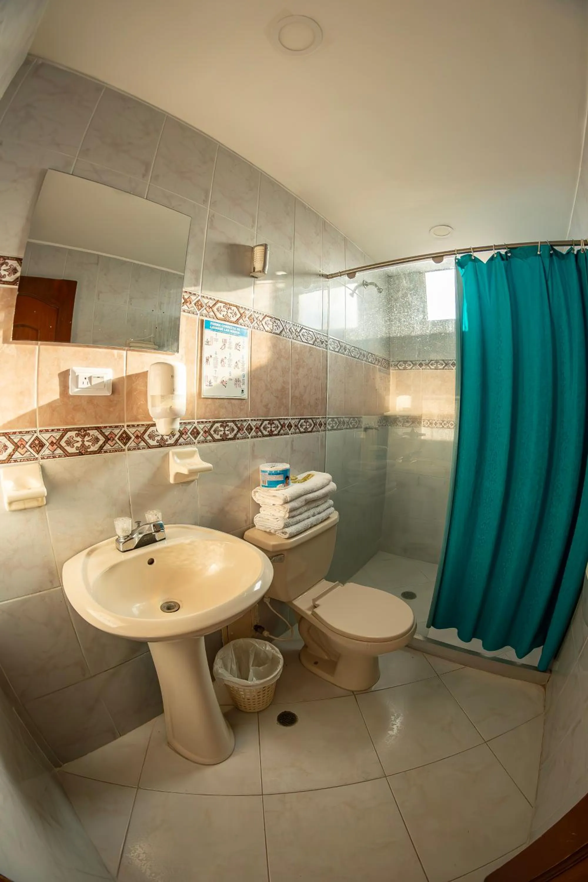 Shower in Hotel Santander Plaza