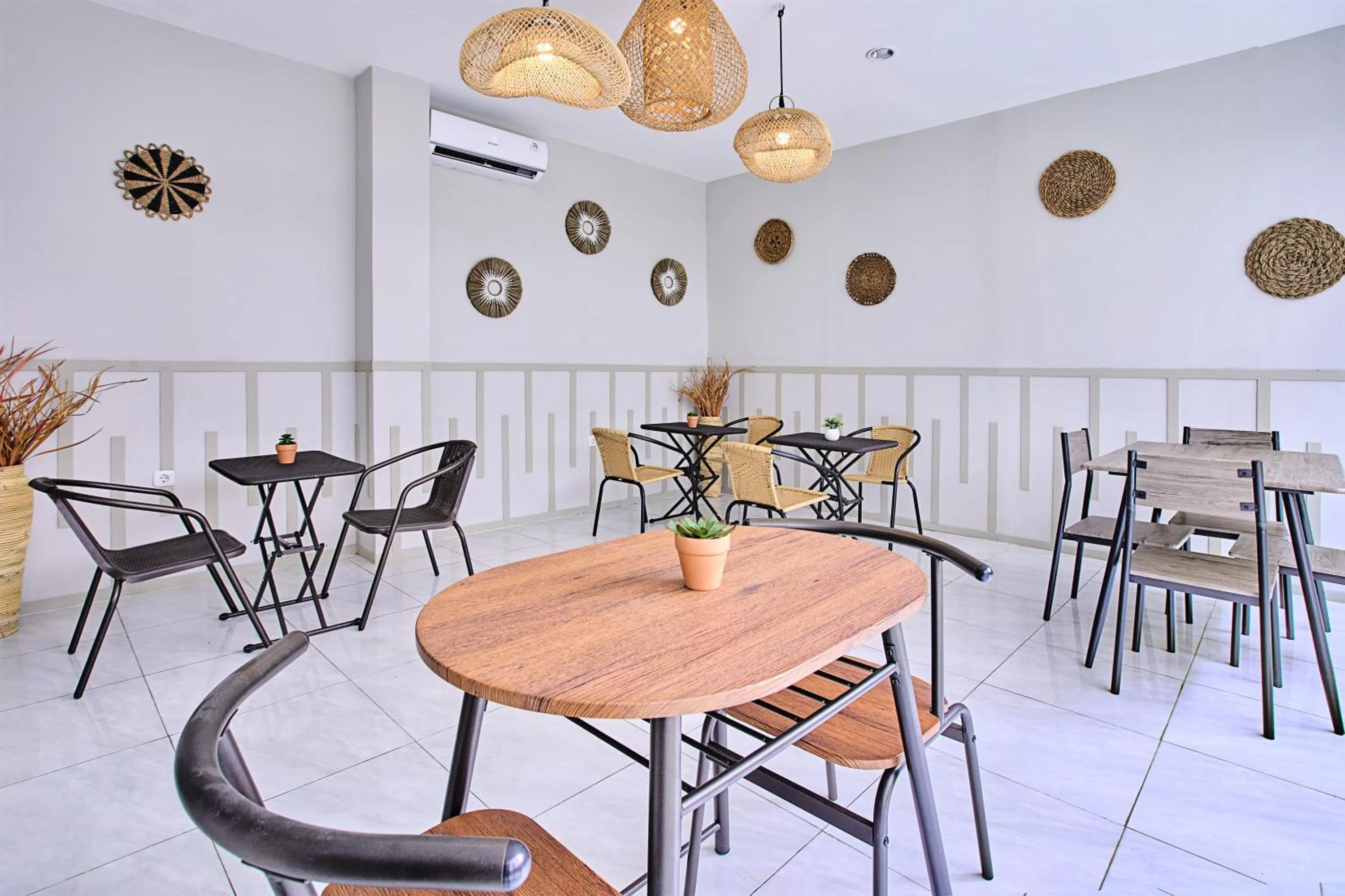 Restaurant/places to eat in BALE Puri