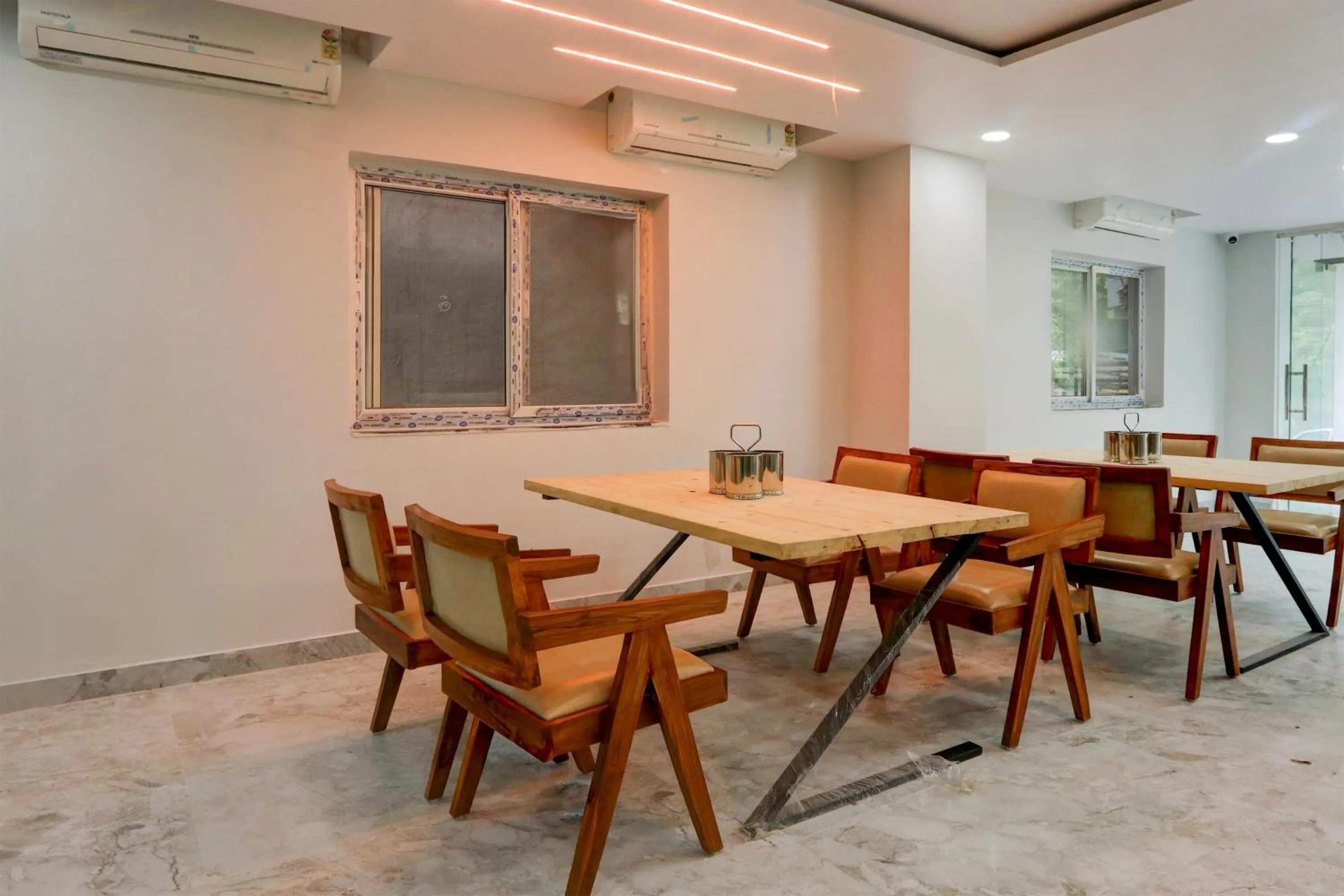 Restaurant/places to eat in Super Hotel O RELAX INN