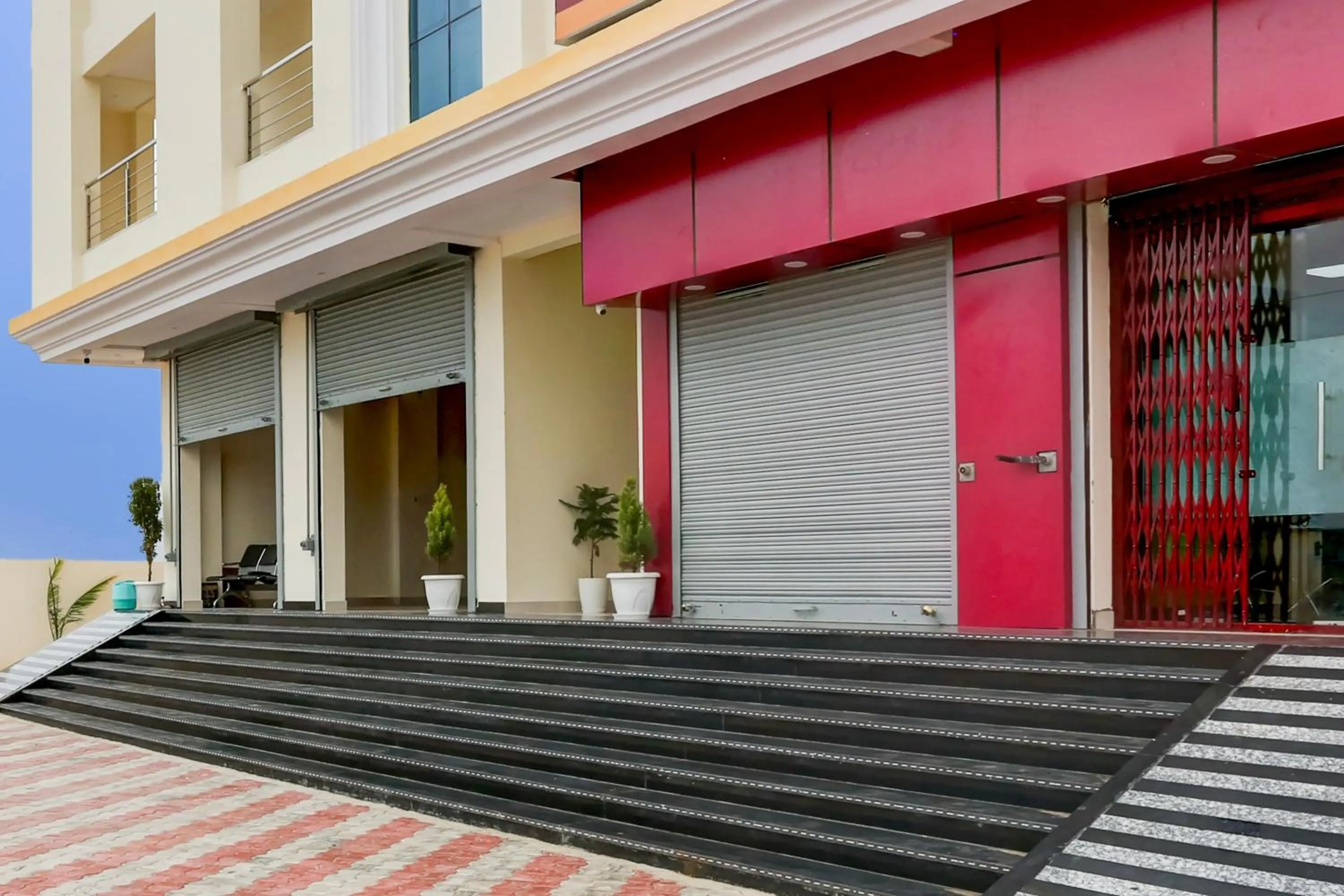 Facade/entrance in Hotel O BGM