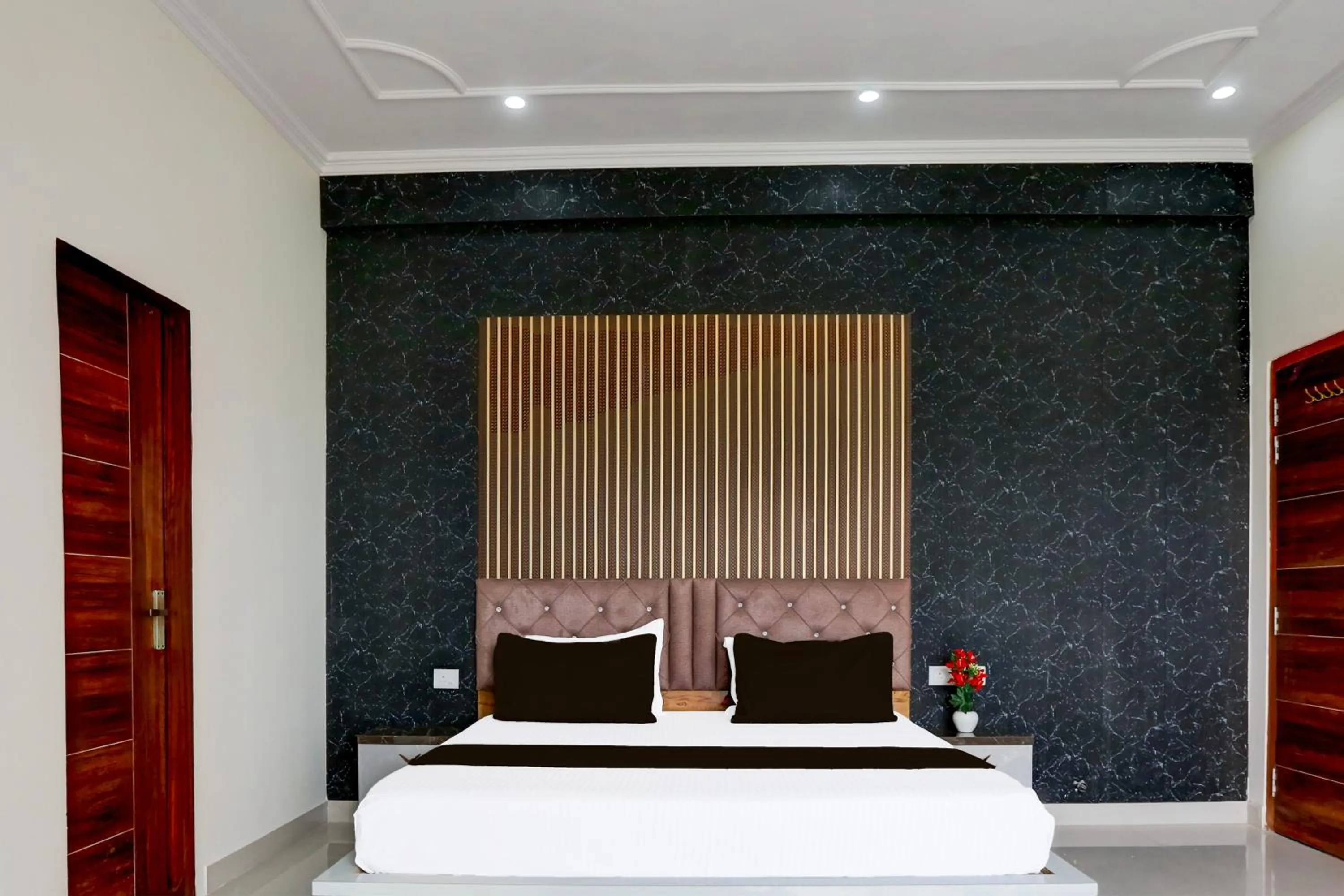 Bedroom, Bed in Hotel O BGM