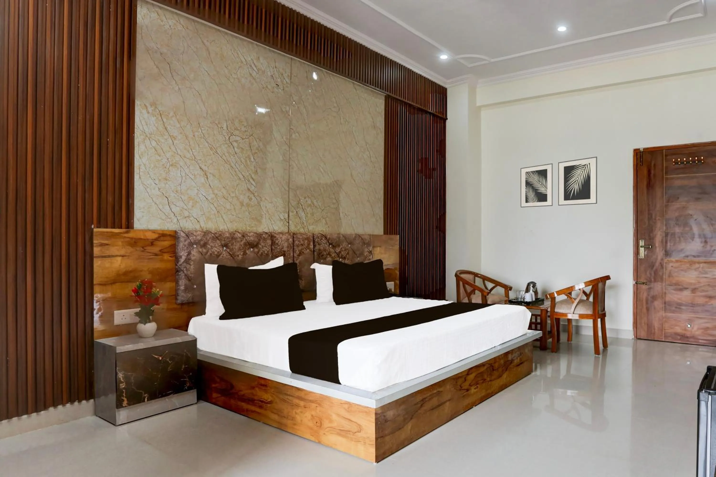 Bedroom, Bed in Hotel O BGM