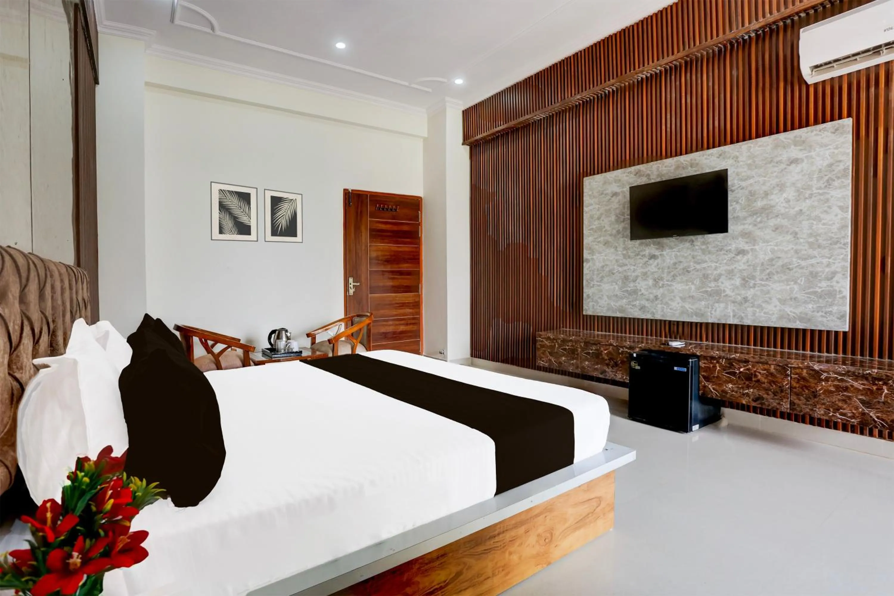 Bedroom, Bed in Hotel O BGM