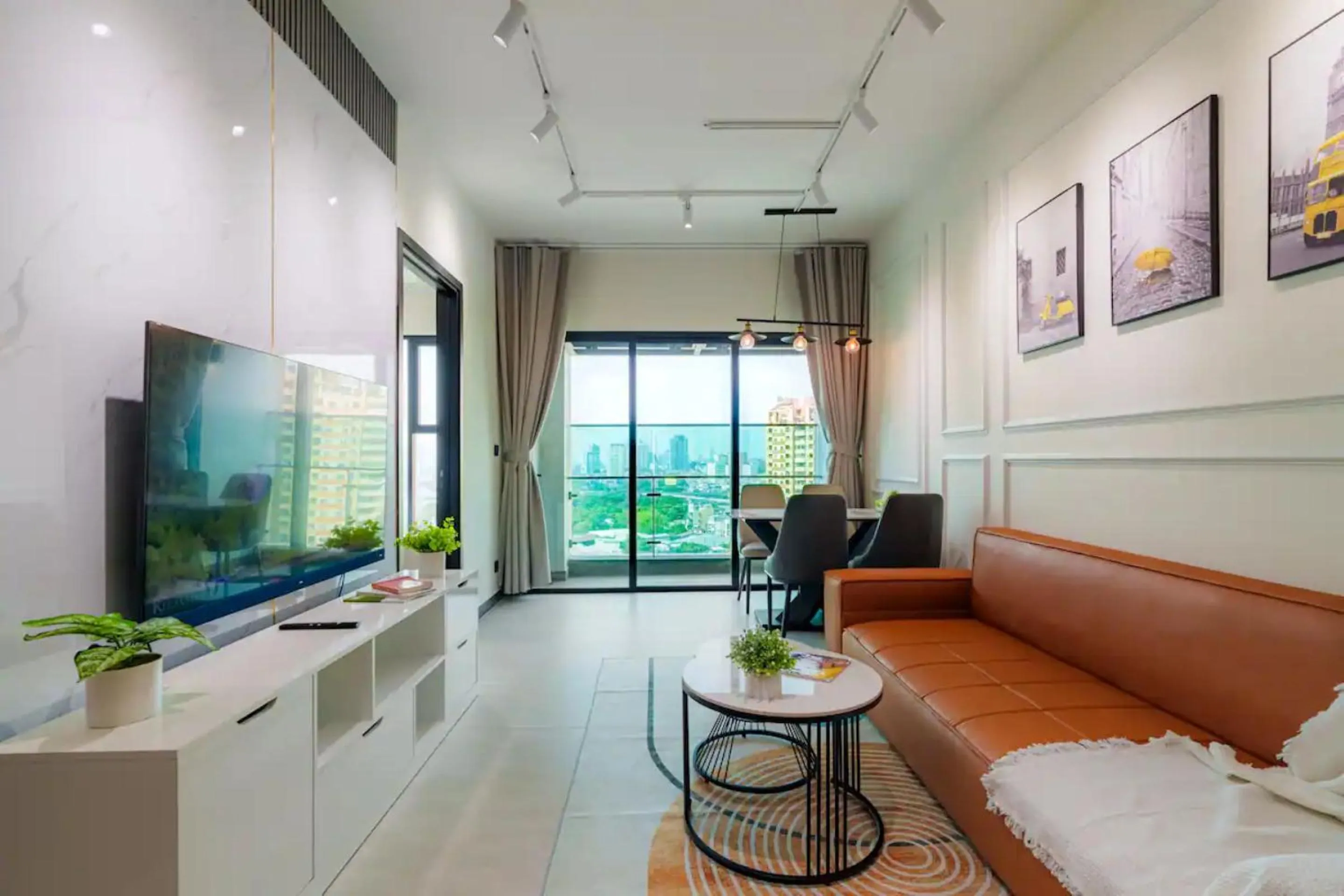 Communal lounge/ TV room in Imperial De La SoL District 4