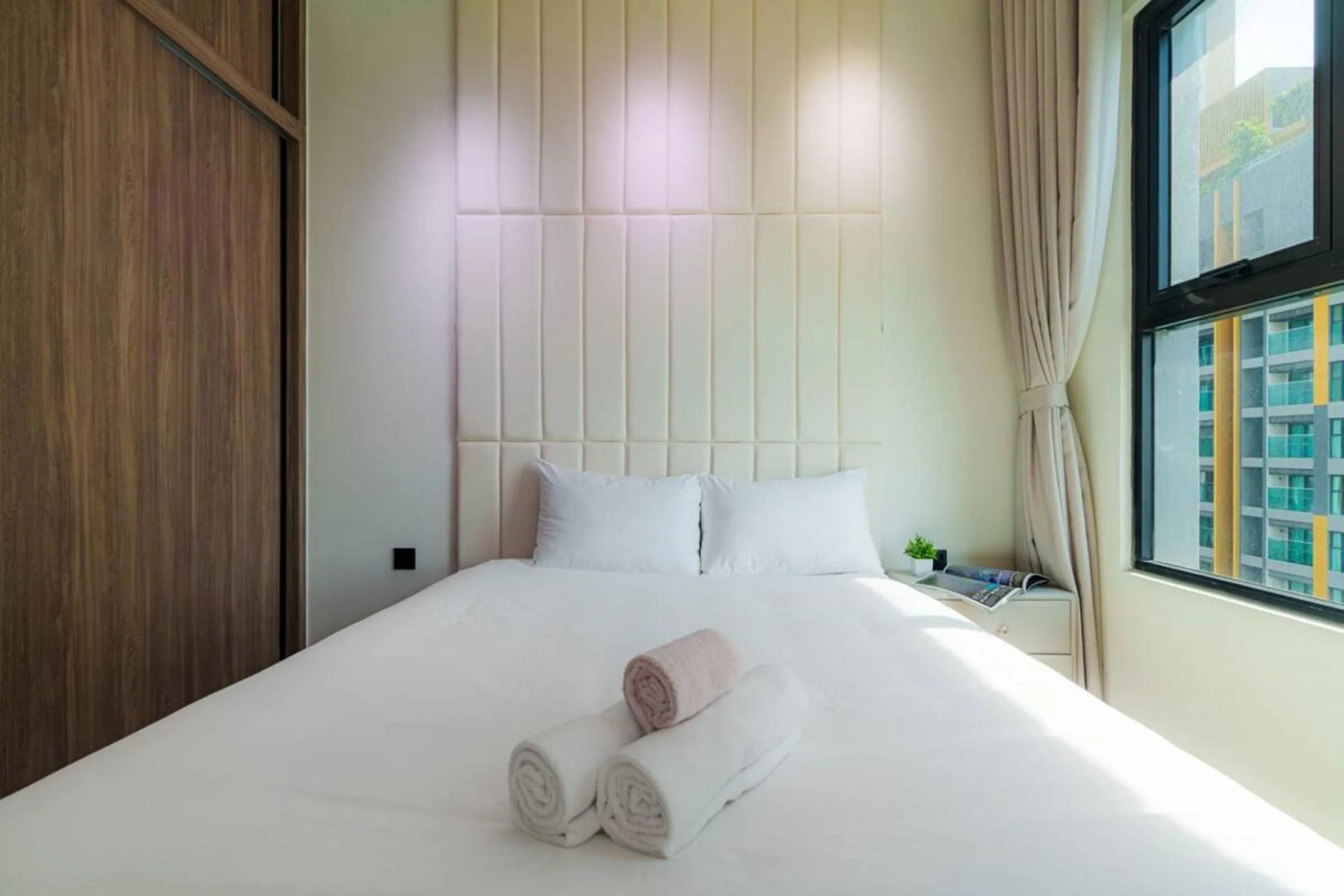 Bed in Imperial De La SoL District 4