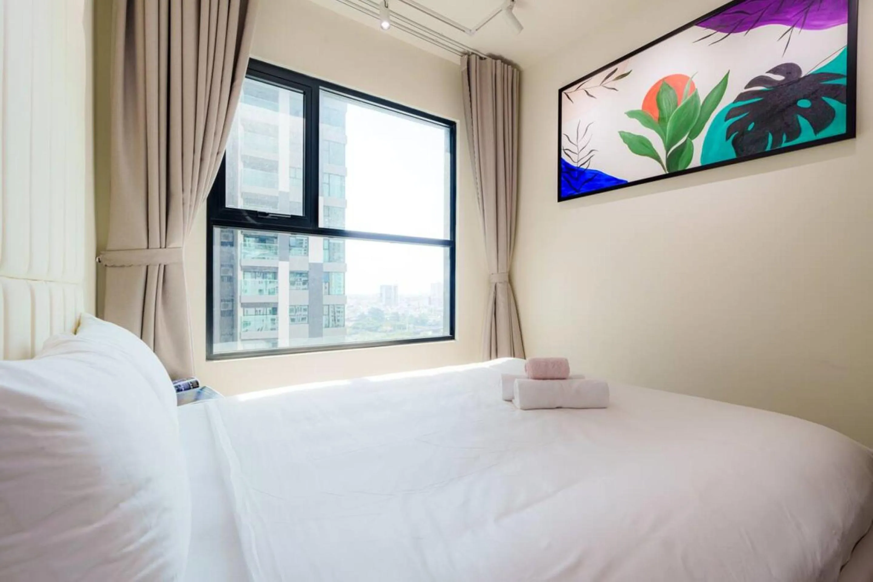 Bed in Imperial De La SoL District 4