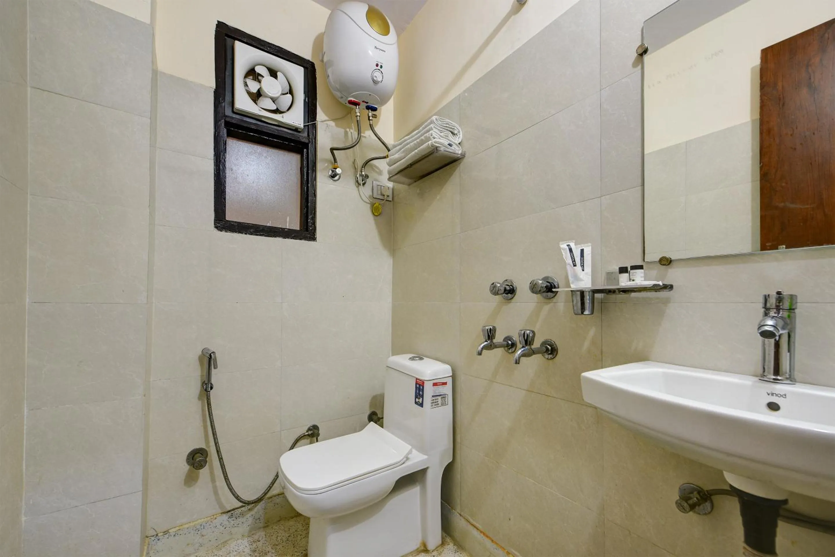 Shower in Hotel Krishna Tower