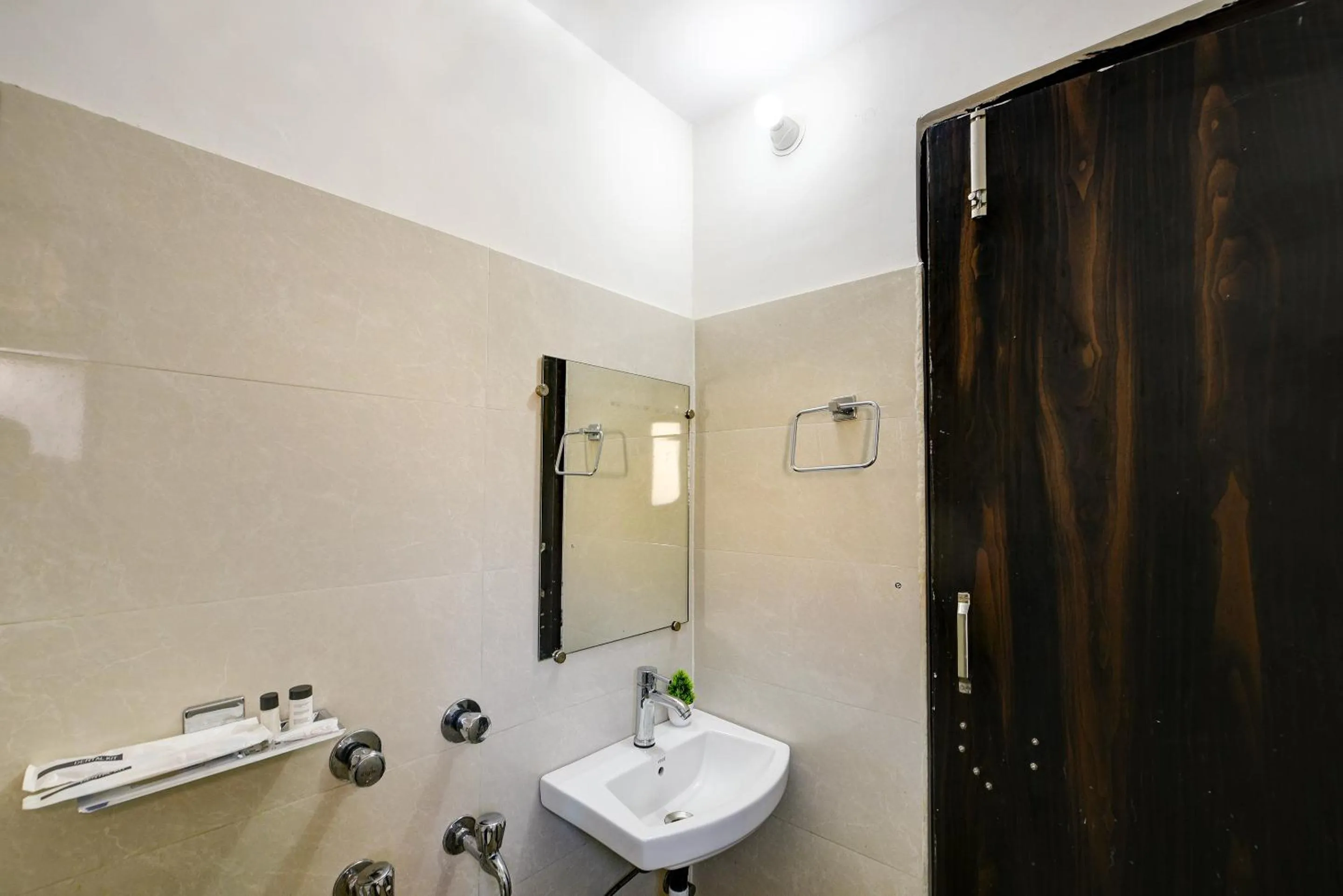 Shower in Hotel Krishna Tower