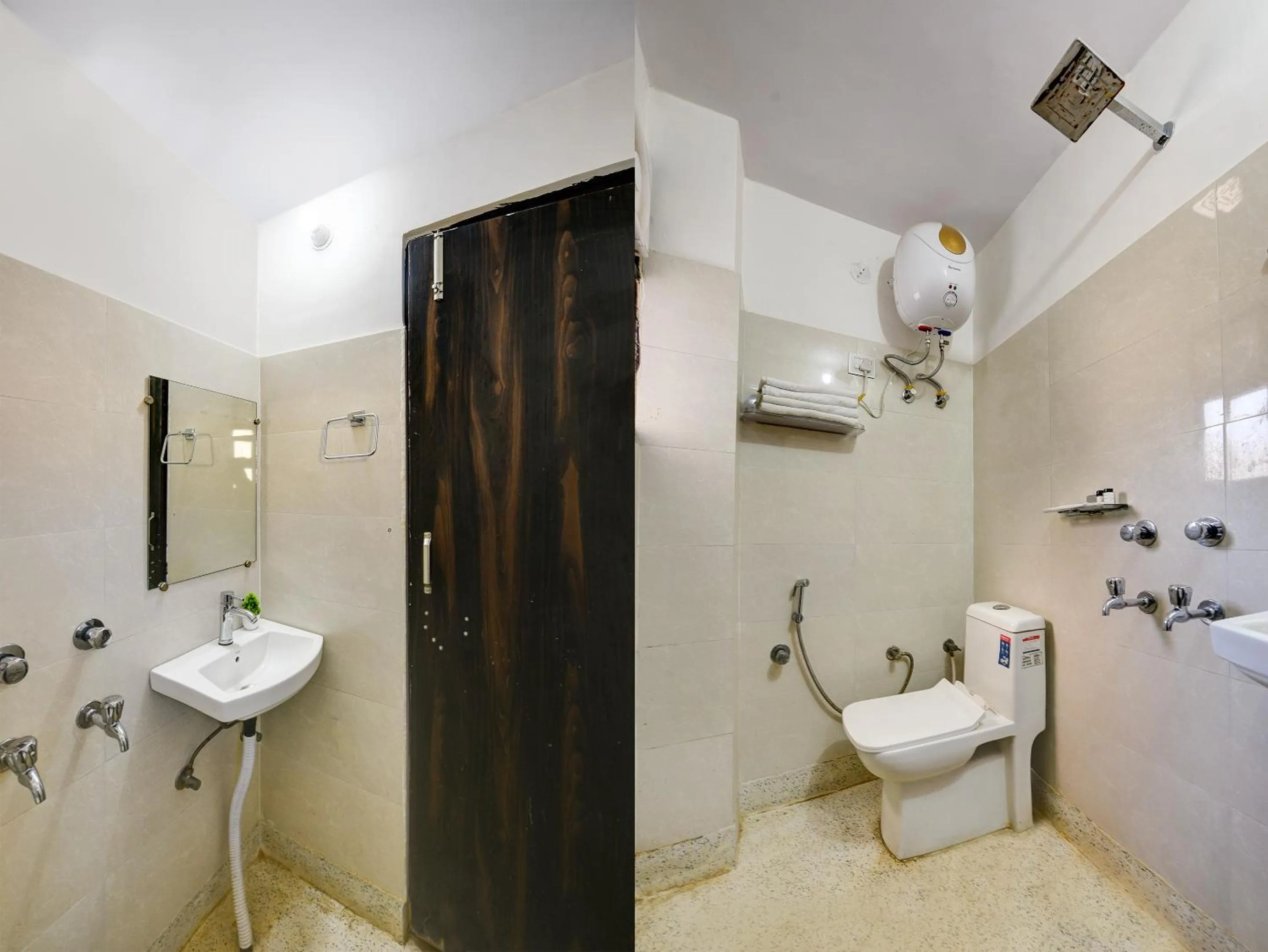 Shower in Hotel Krishna Tower