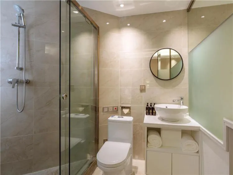 Shower in Mehood Lestie, Xiamen Zhongshan Road Pedestrian Street