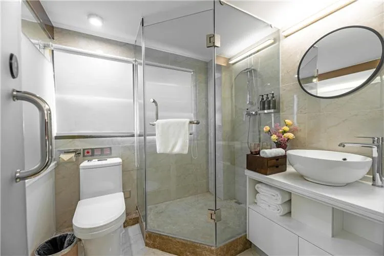 Shower in Mehood Lestie, Xiamen Zhongshan Road Pedestrian Street