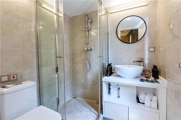 Shower in Mehood Lestie, Xiamen Zhongshan Road Pedestrian Street