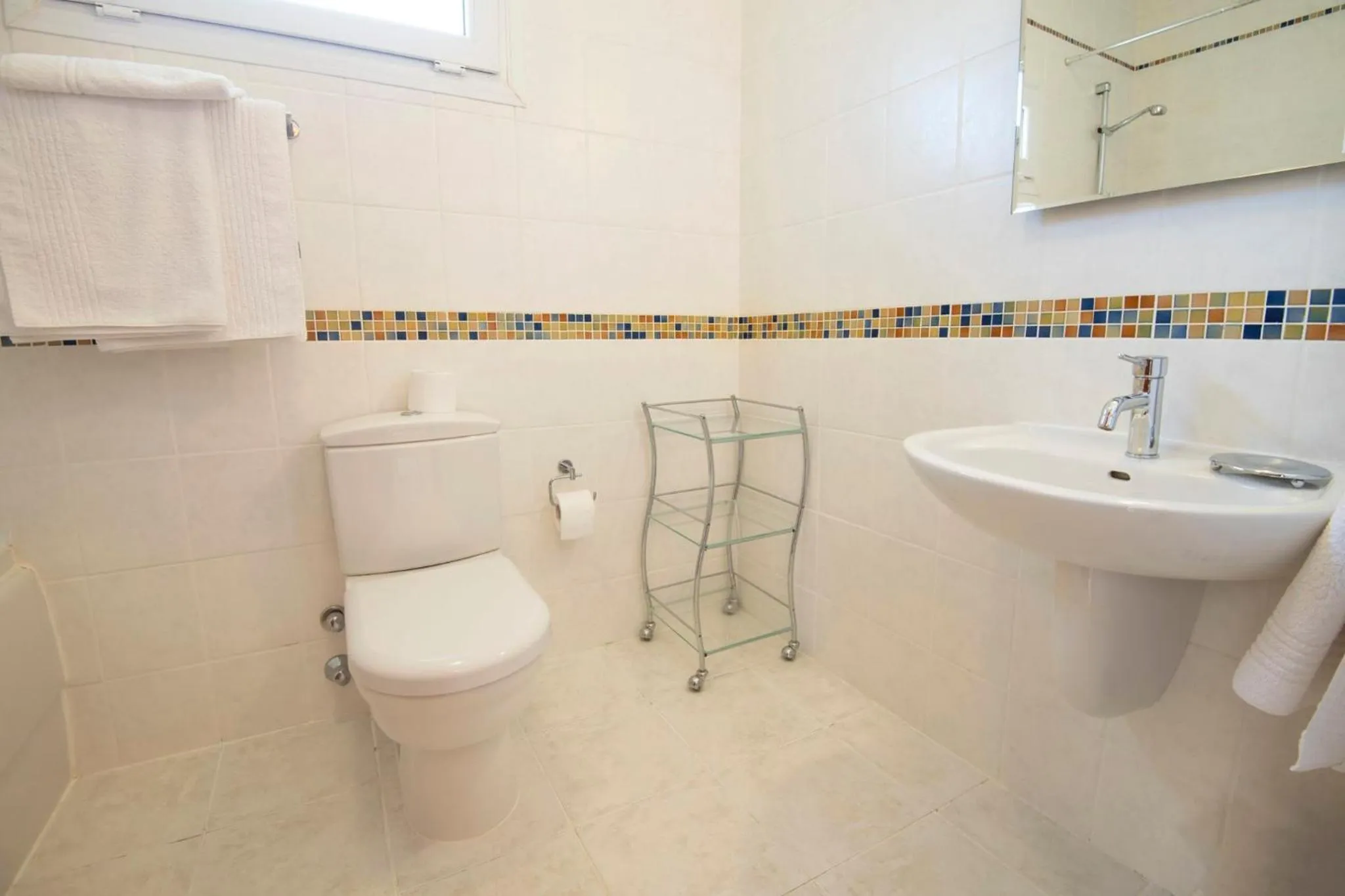 Toilet in Villa Esinti