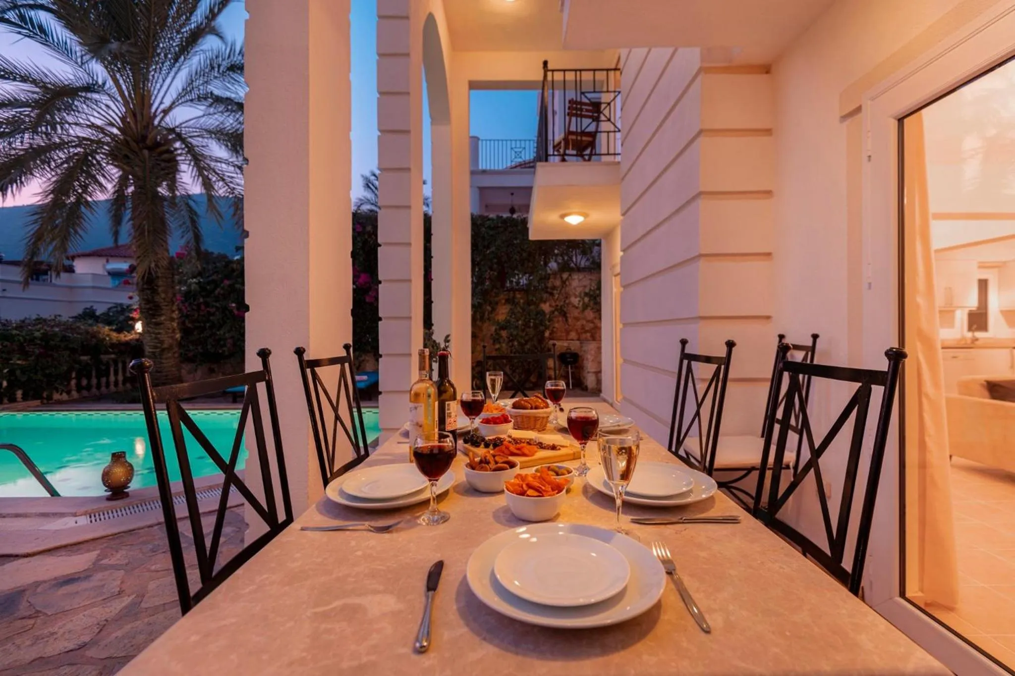 Dining area in Villa Esinti