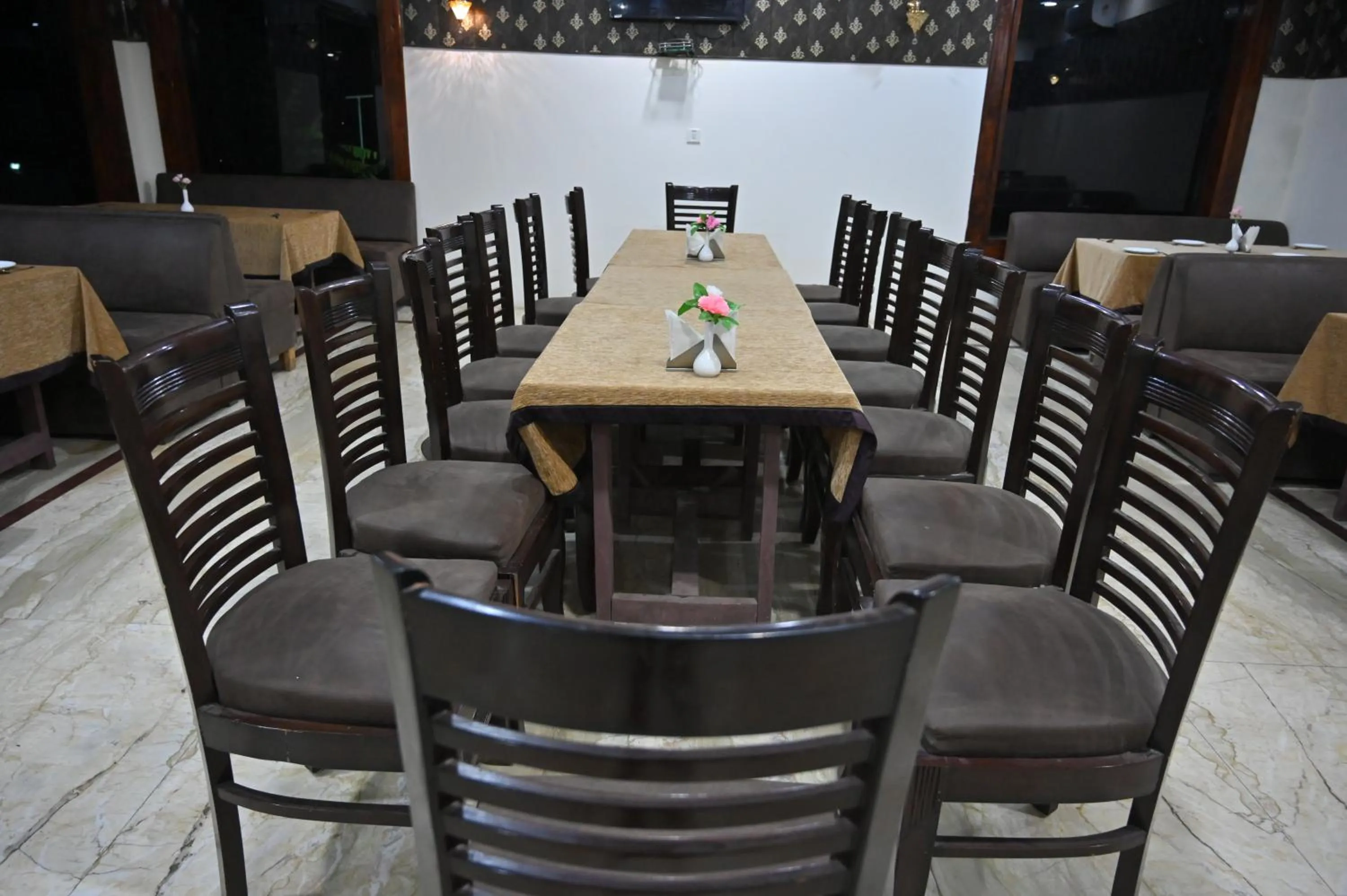 Restaurant/places to eat in Orchha Club and Resort - OCR