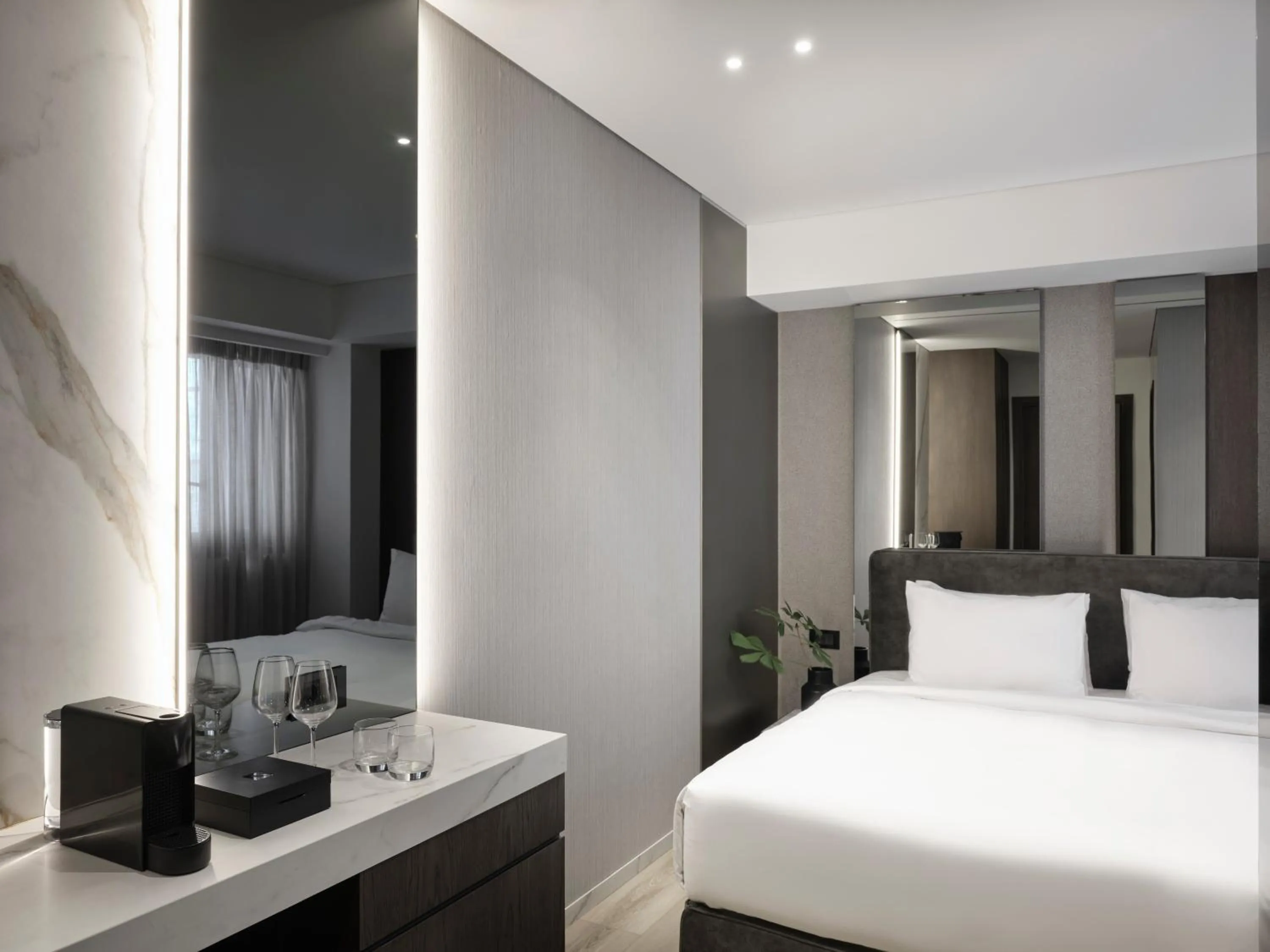 Photo of the whole room, Bed in Nur Edge Aparthotel - Acropolis Skyline