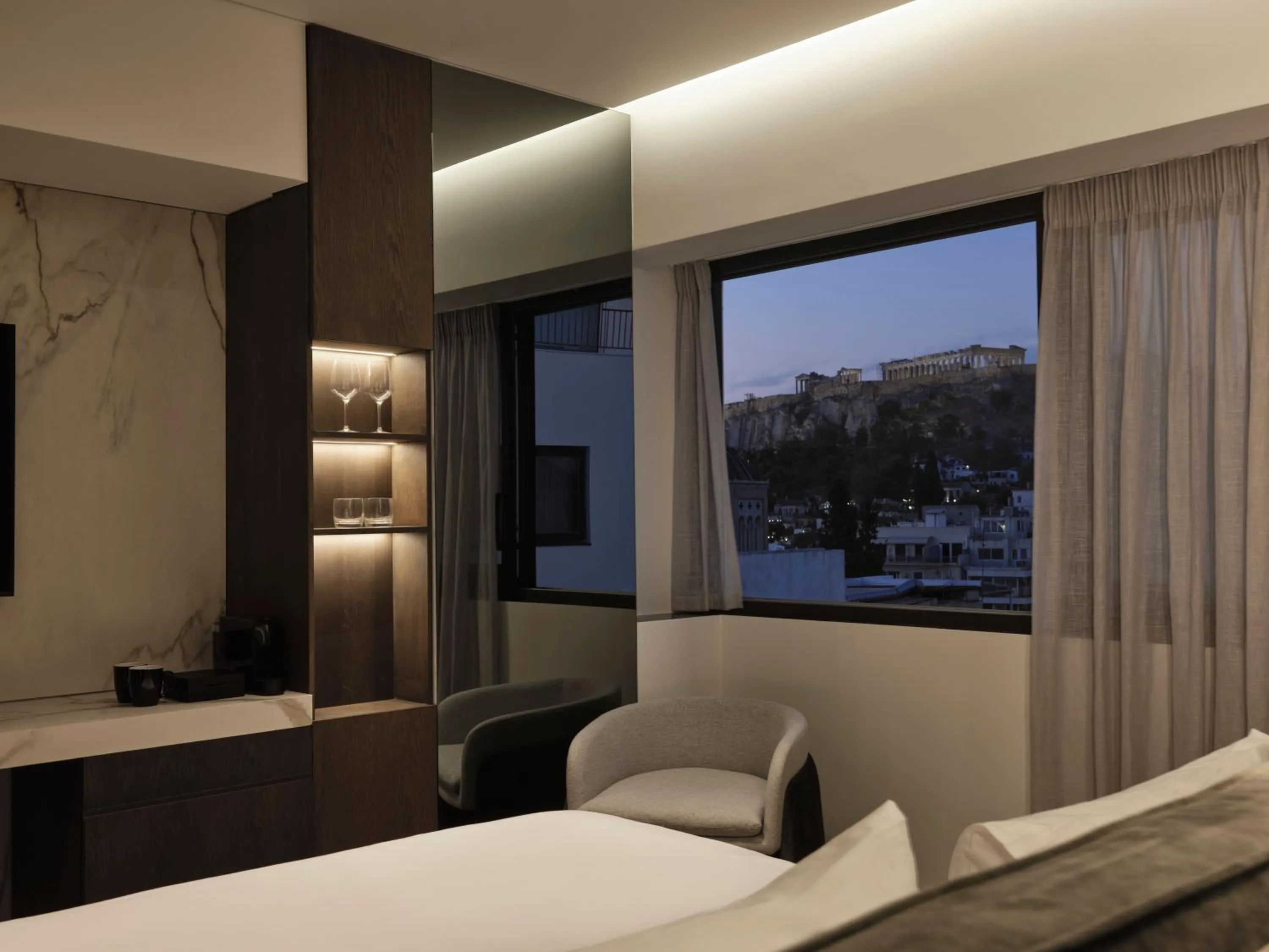 Bed in Nur Edge Aparthotel - Acropolis Skyline