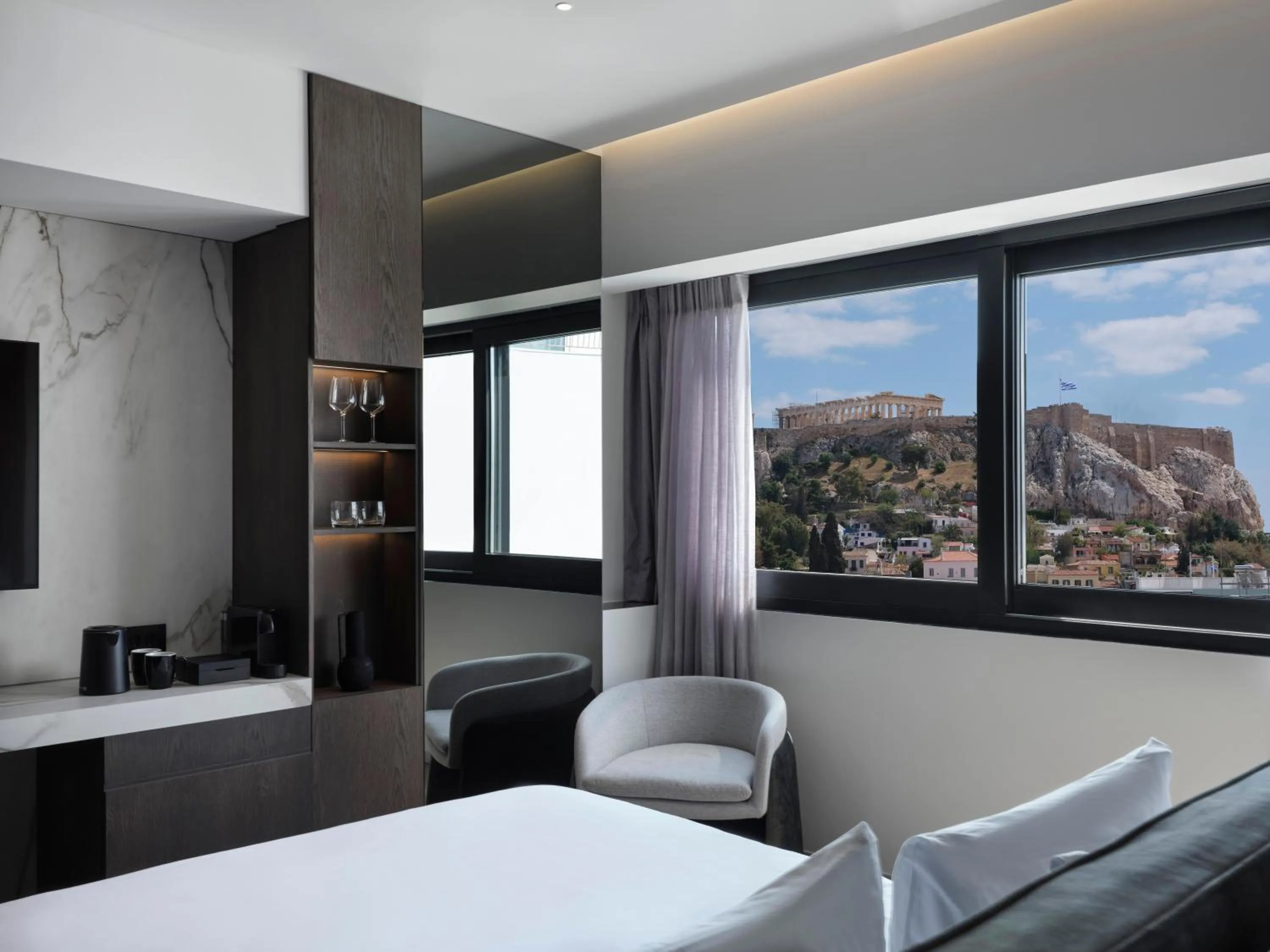 Photo of the whole room, Bed in Nur Edge Aparthotel - Acropolis Skyline