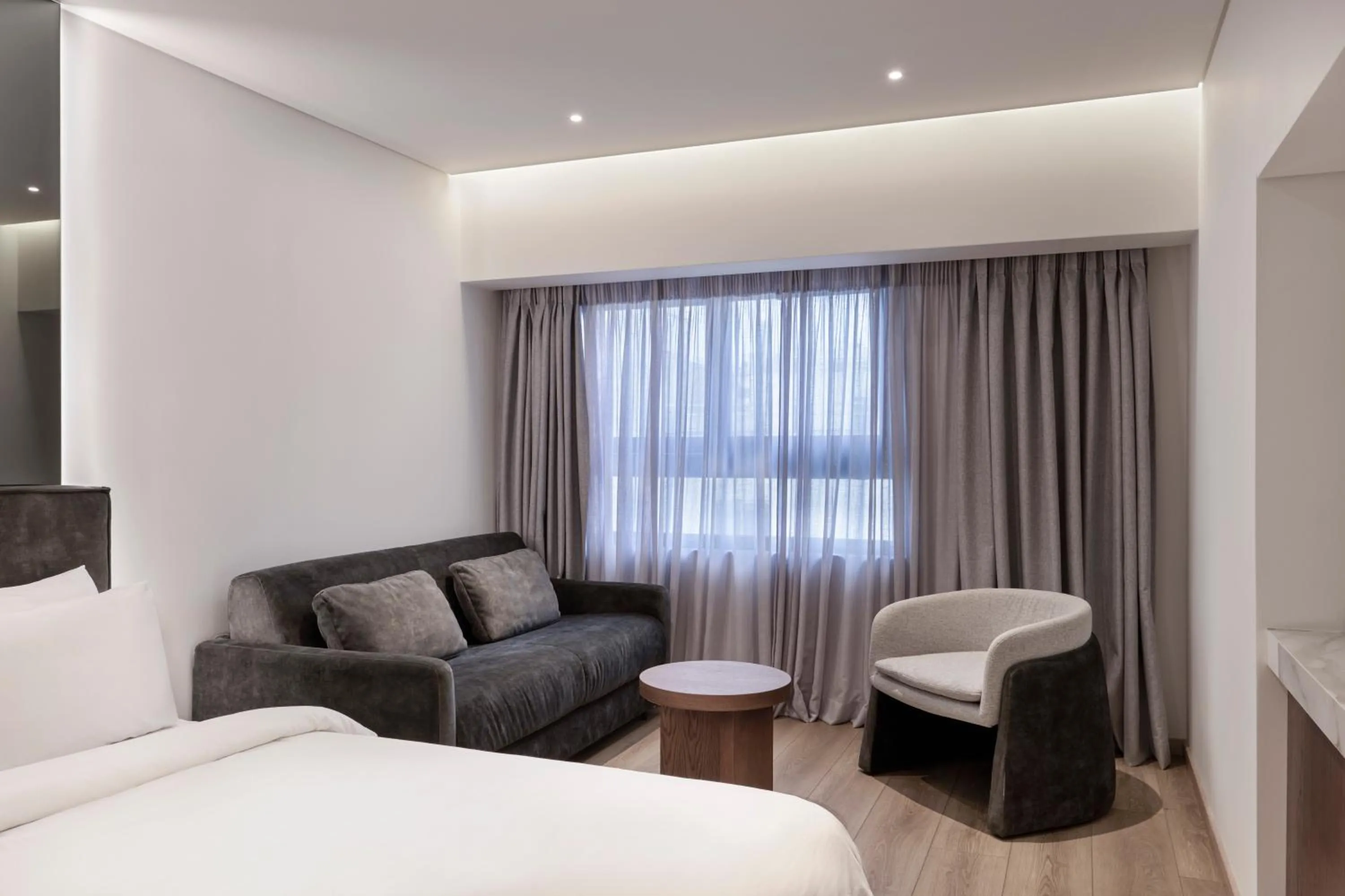 Photo of the whole room, Bed in Nur Edge Aparthotel - Acropolis Skyline