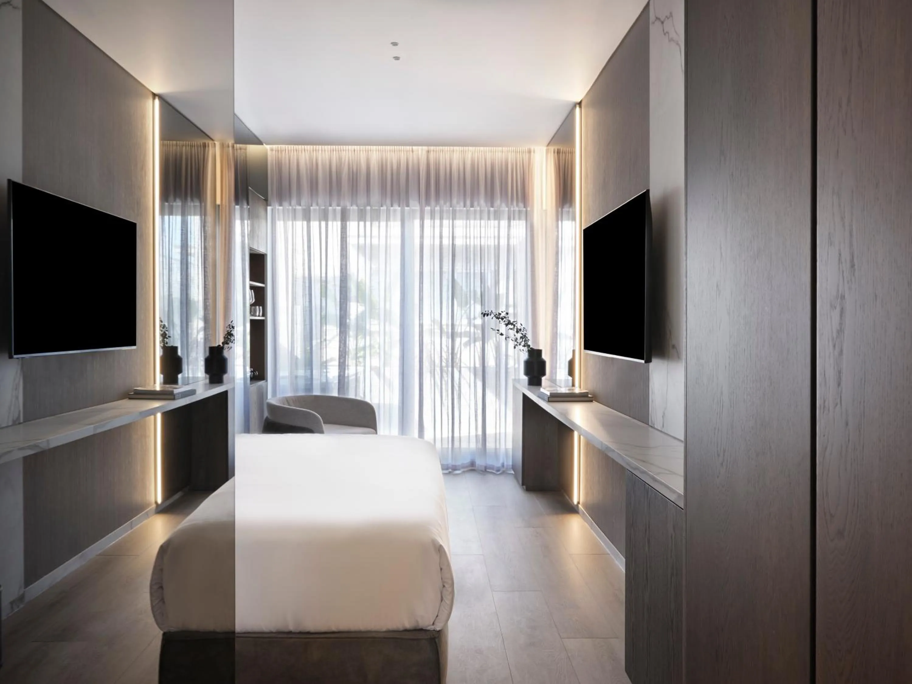 Communal lounge/ TV room, Bed in Nur Edge Aparthotel - Acropolis Skyline