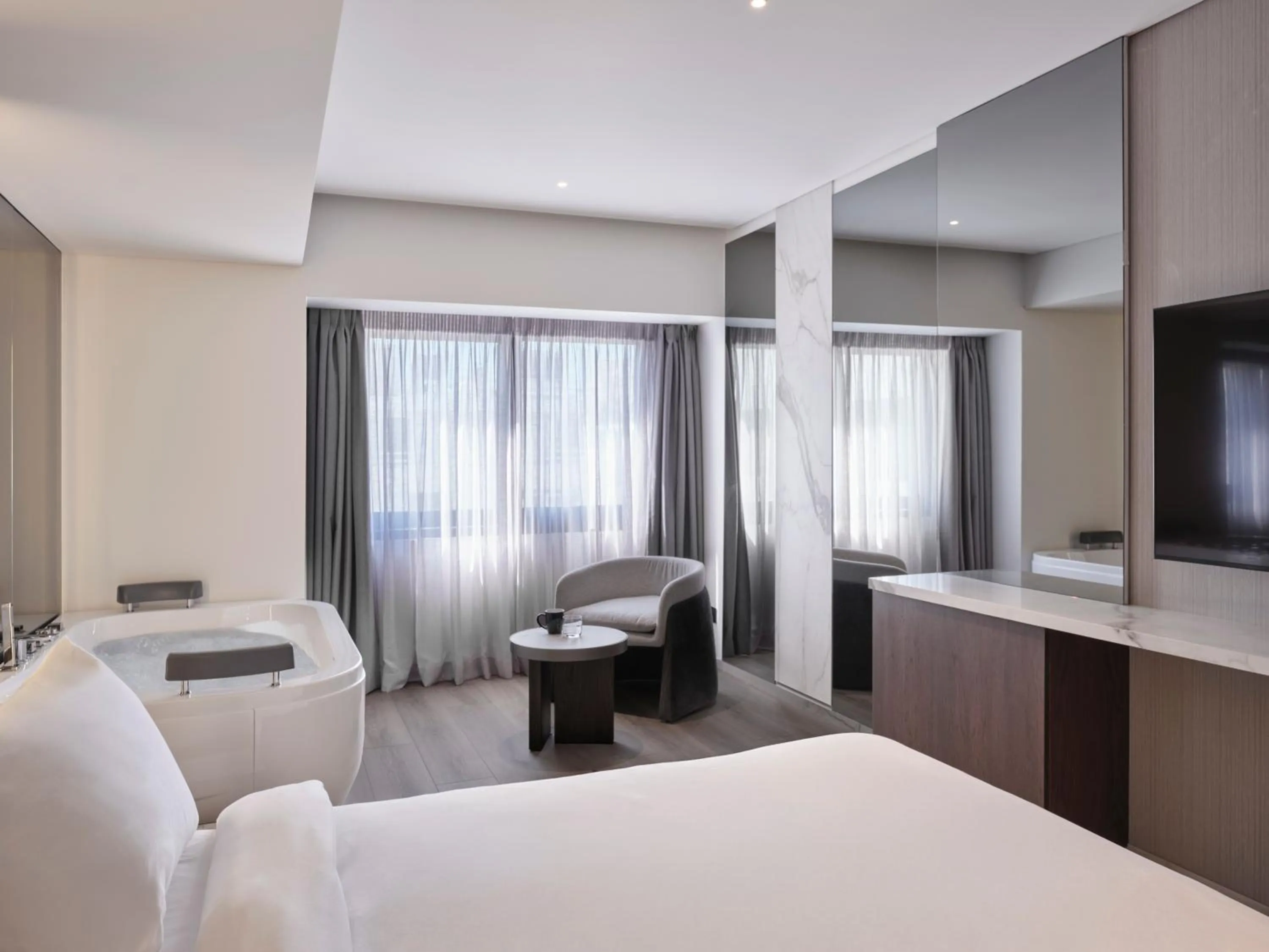 Photo of the whole room, Bed in Nur Edge Aparthotel - Acropolis Skyline