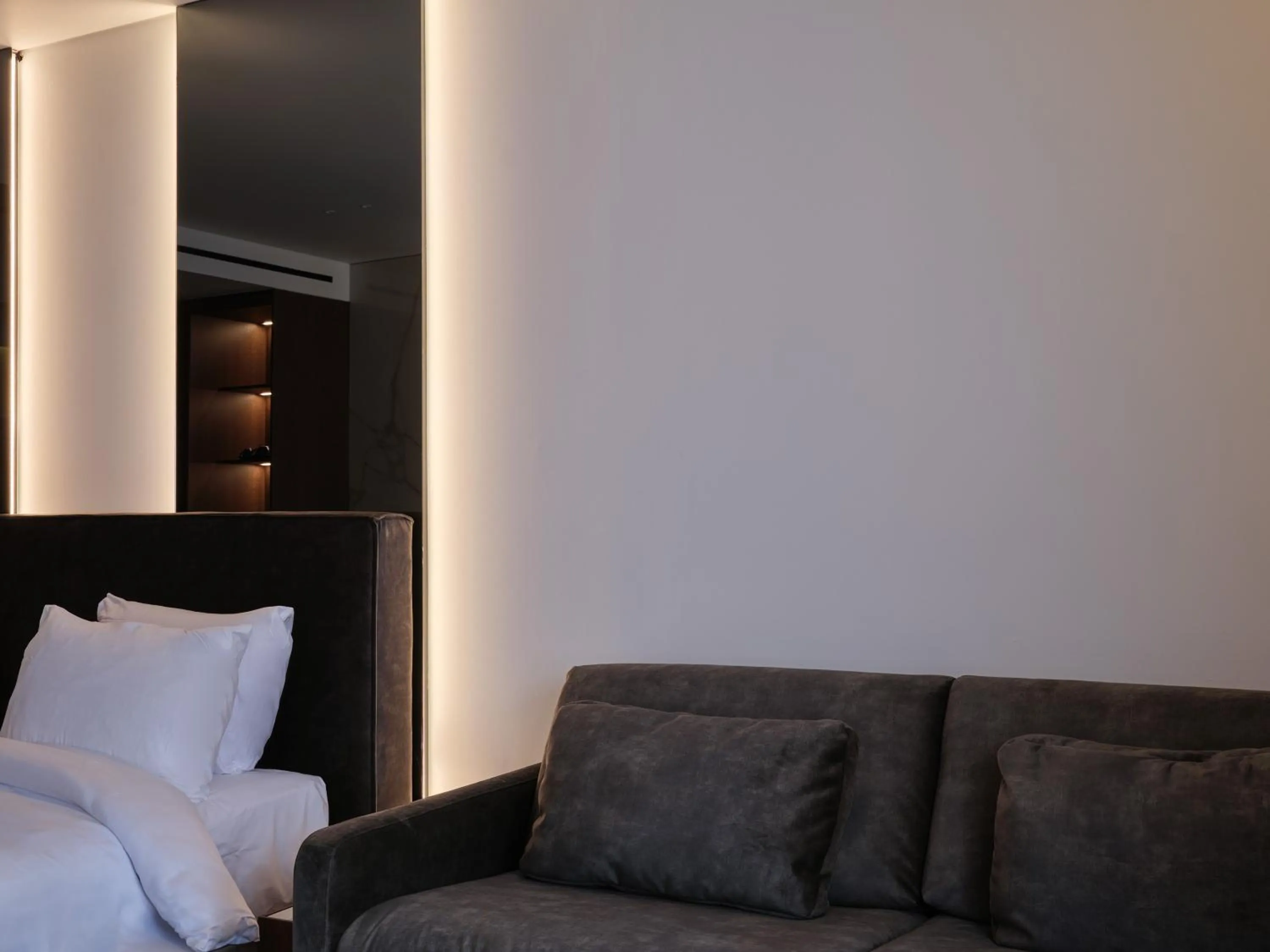 Bed in Nur Edge Aparthotel - Acropolis Skyline