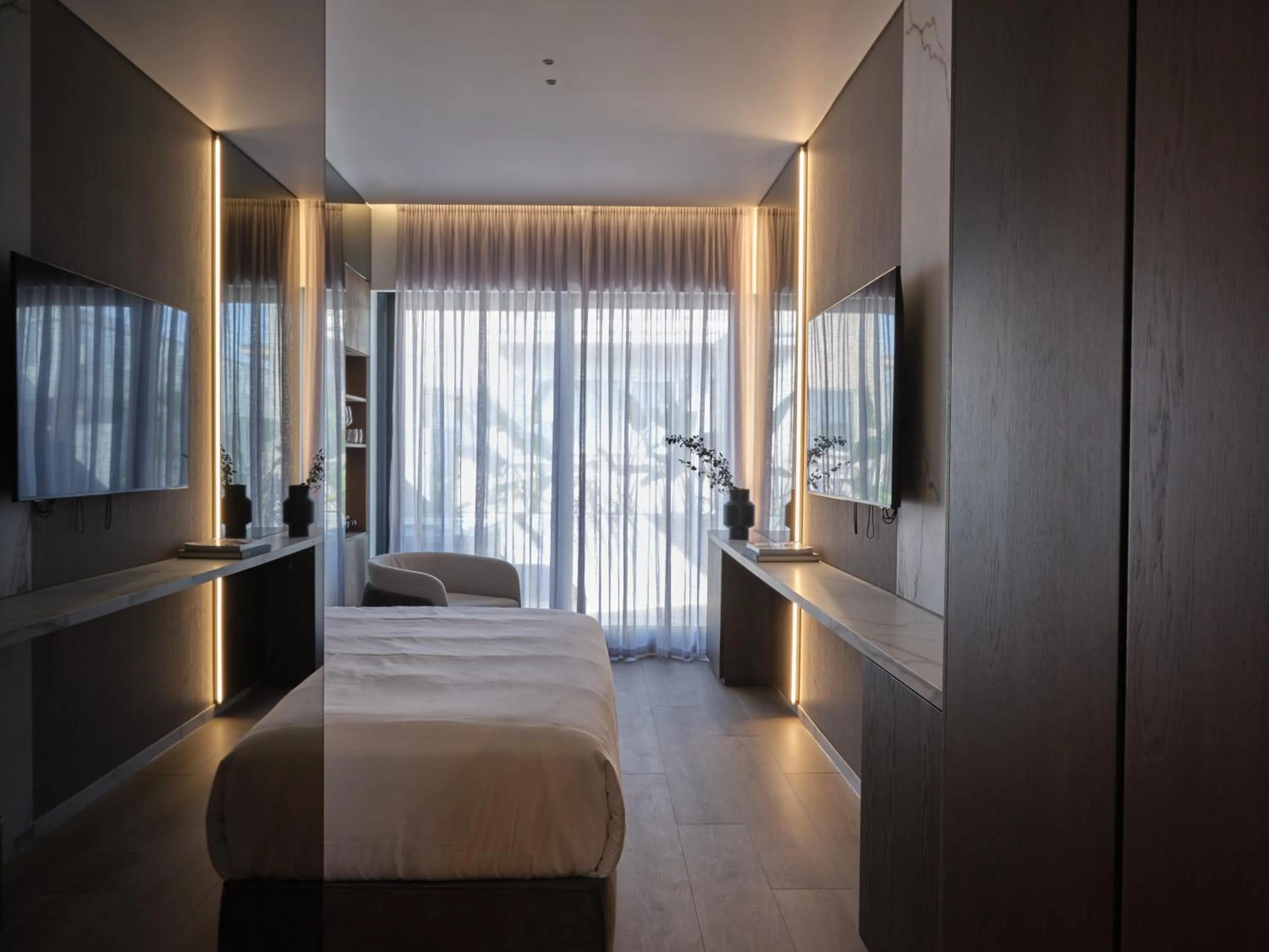 Photo of the whole room, Bed in Nur Edge Aparthotel - Acropolis Skyline