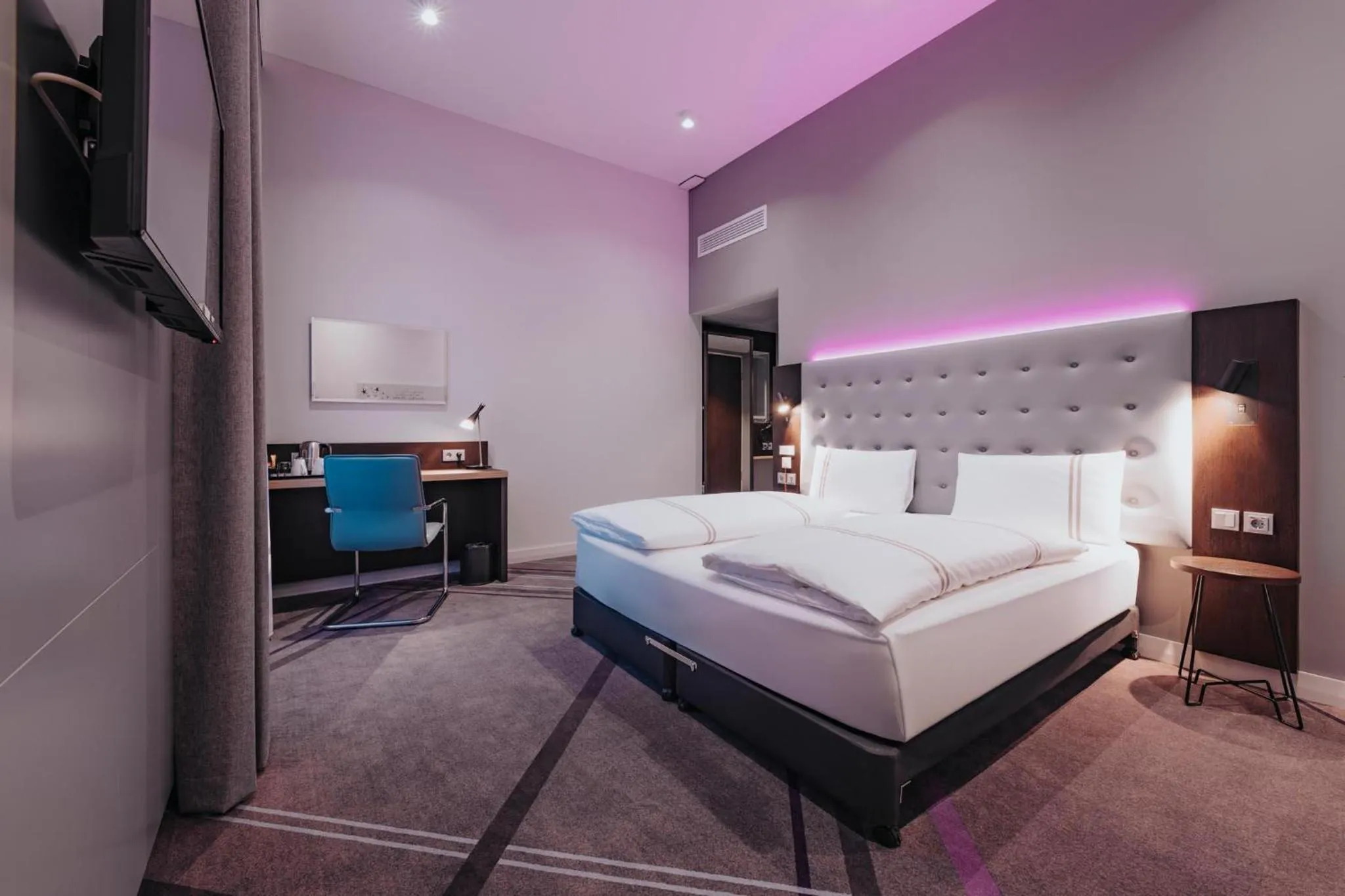 Bedroom, Bed in Premier Inn Rosenheim City Lokhöfe