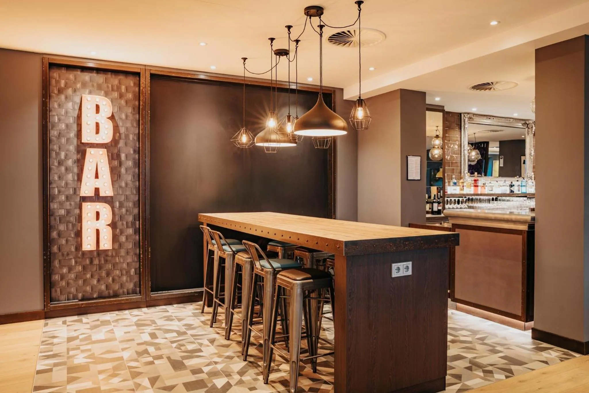 Lounge or bar in Premier Inn Rosenheim City Lokhöfe