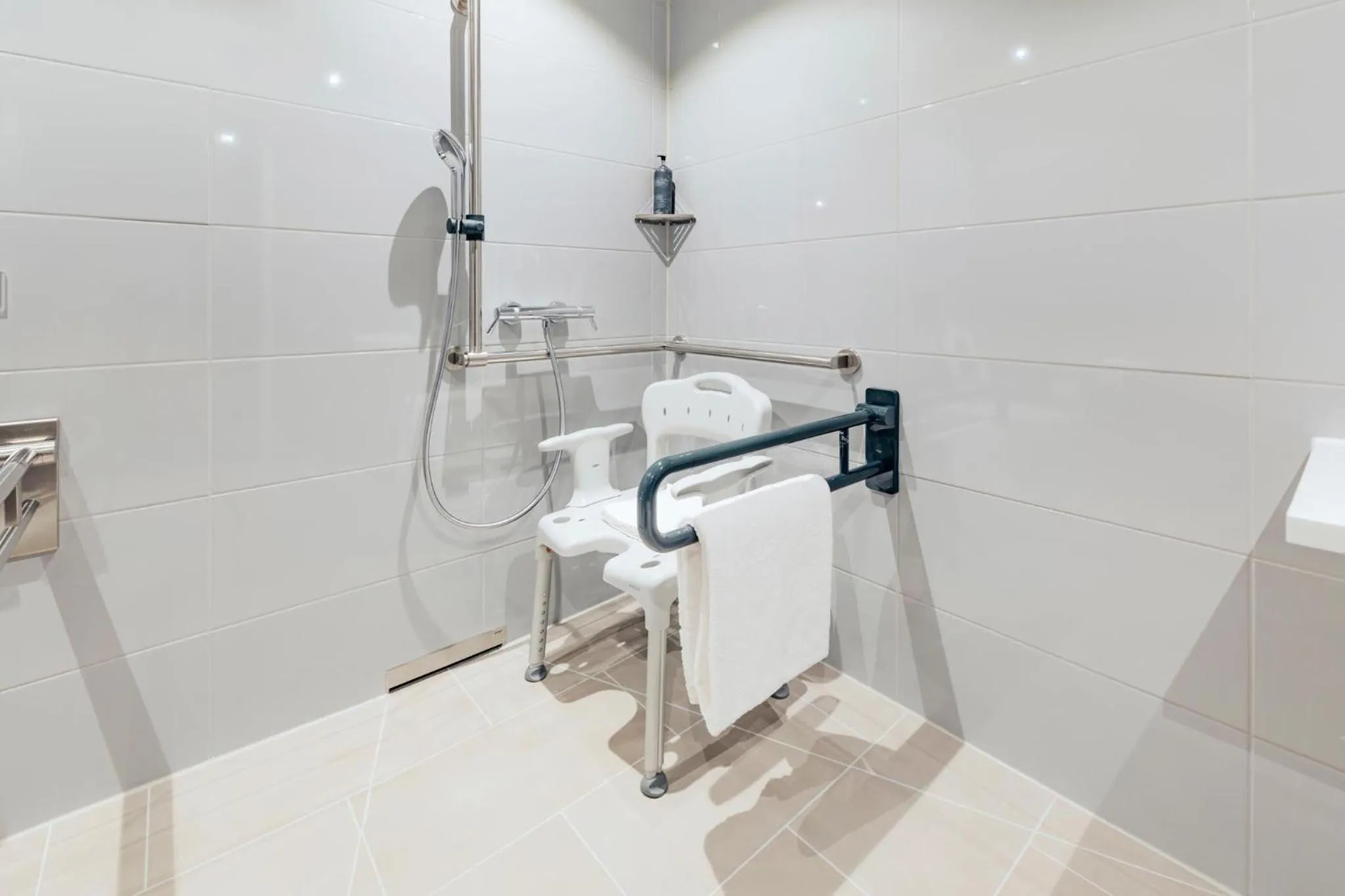 Bathroom in Premier Inn Rosenheim City Lokhöfe