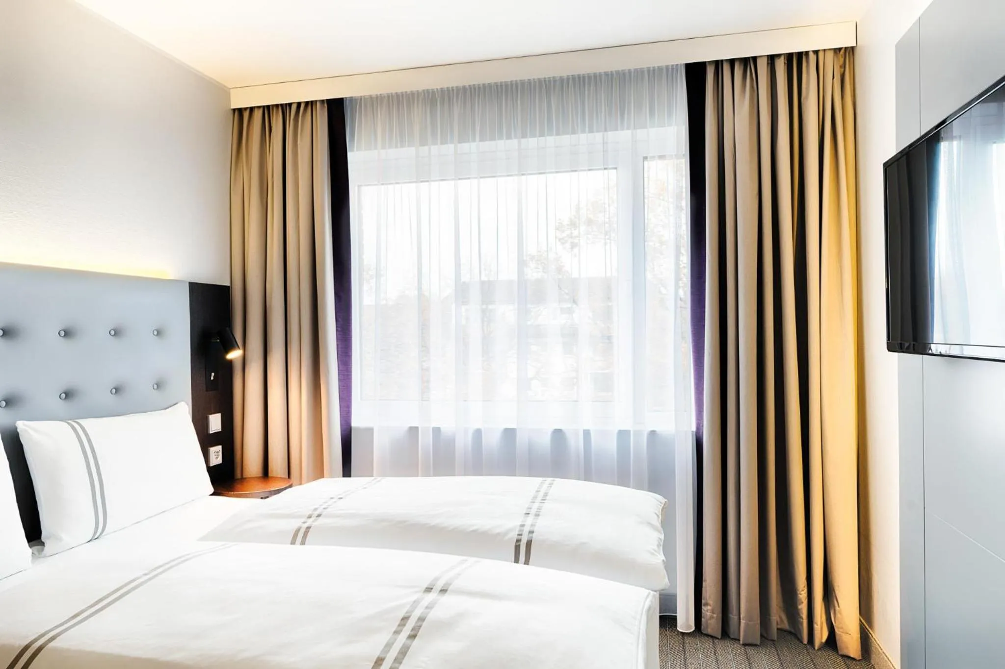 Bedroom, Bed in Premier Inn Koeln City Centre