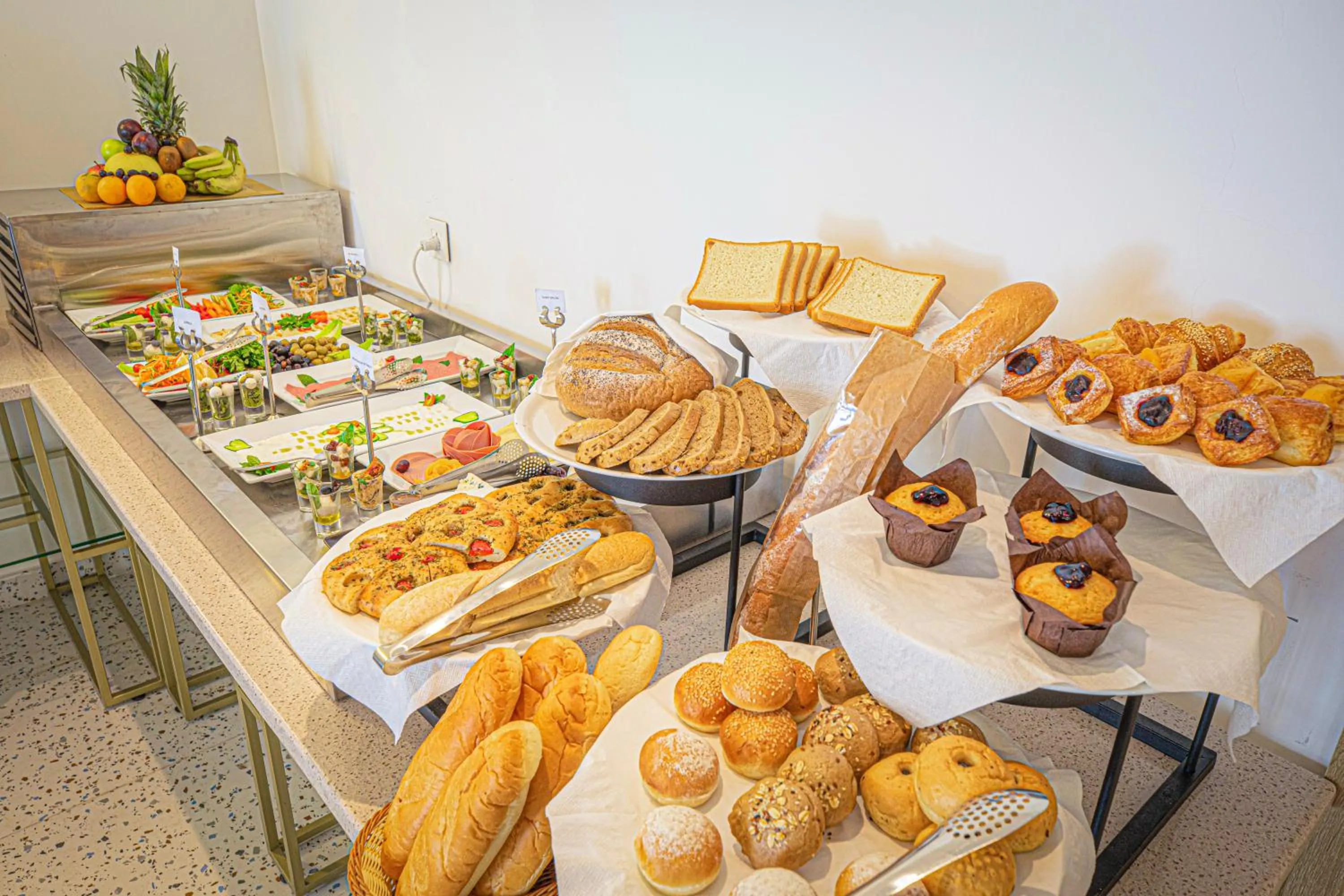 Restaurant/places to eat in Golden Tulip Amman