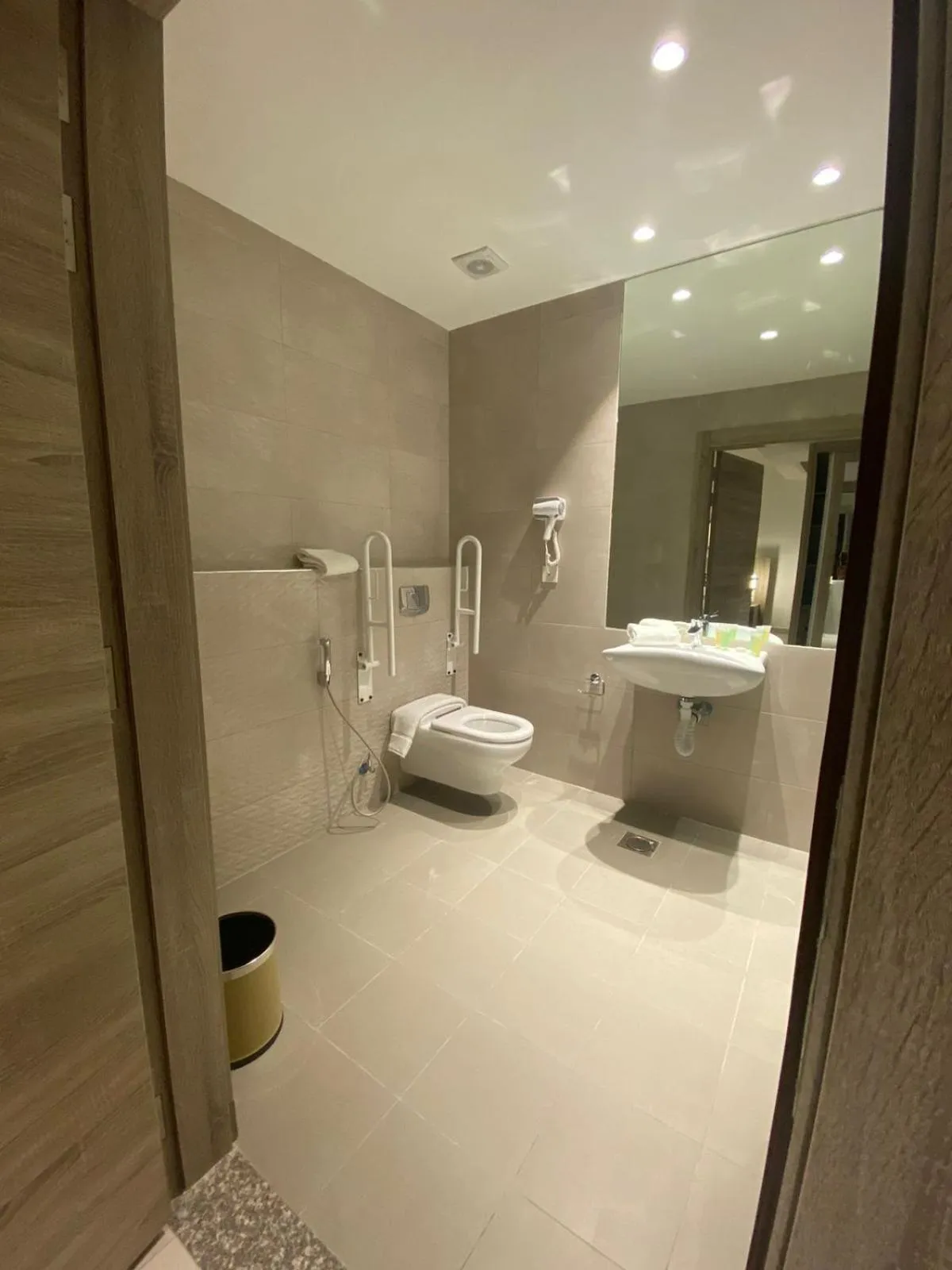 Toilet in Golden Tulip Amman