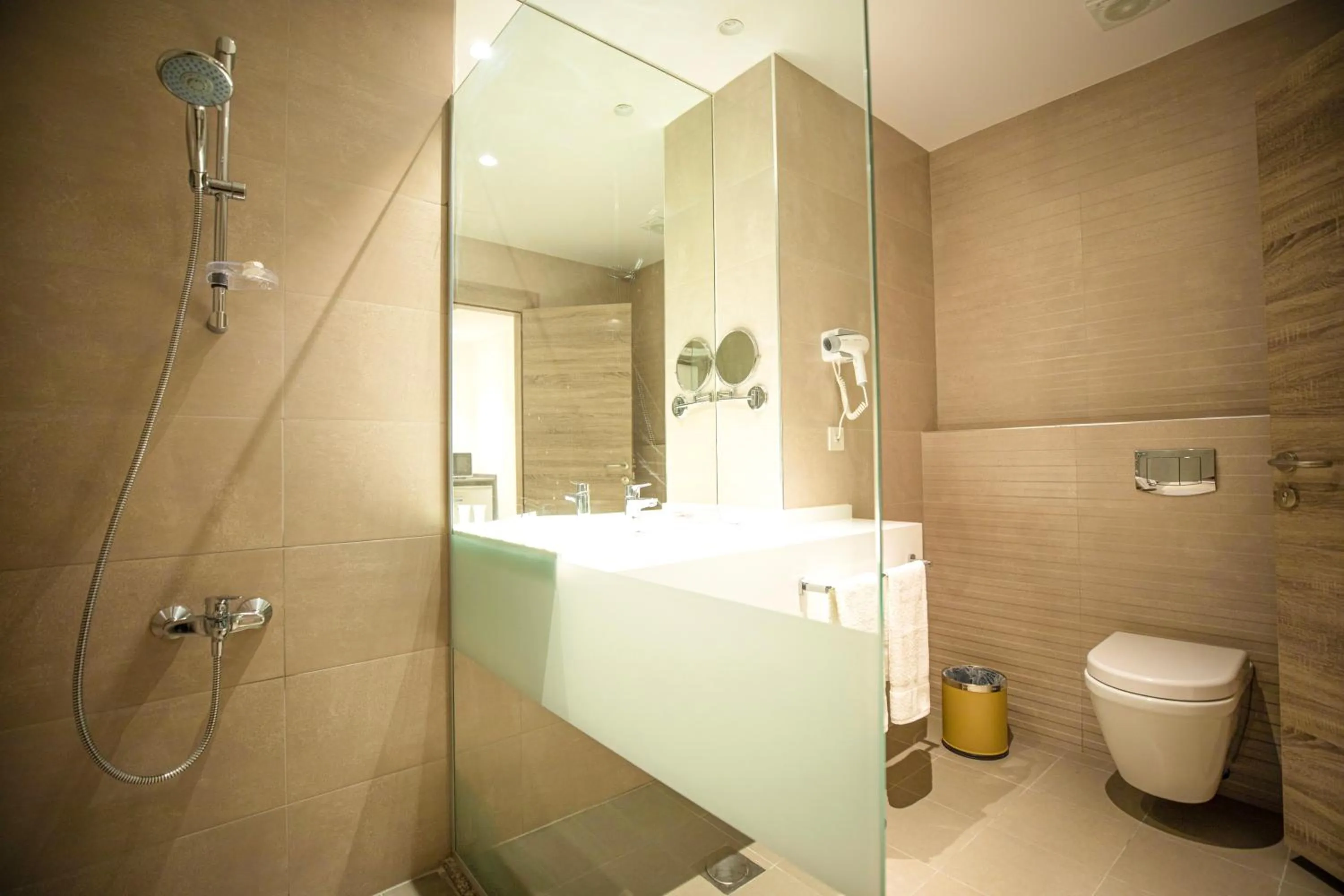 Shower in Golden Tulip Amman