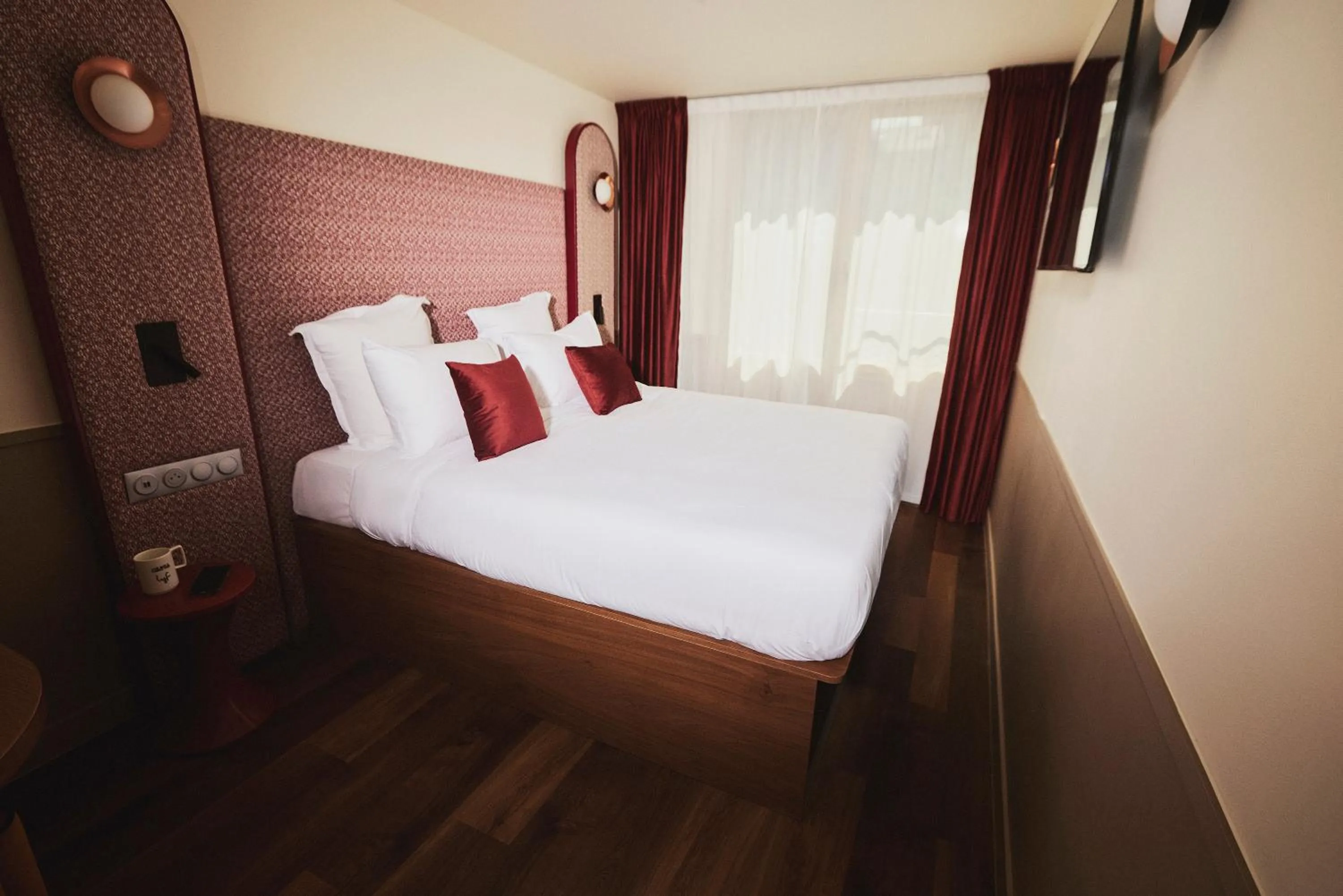 Bed in lyf Gambetta Paris