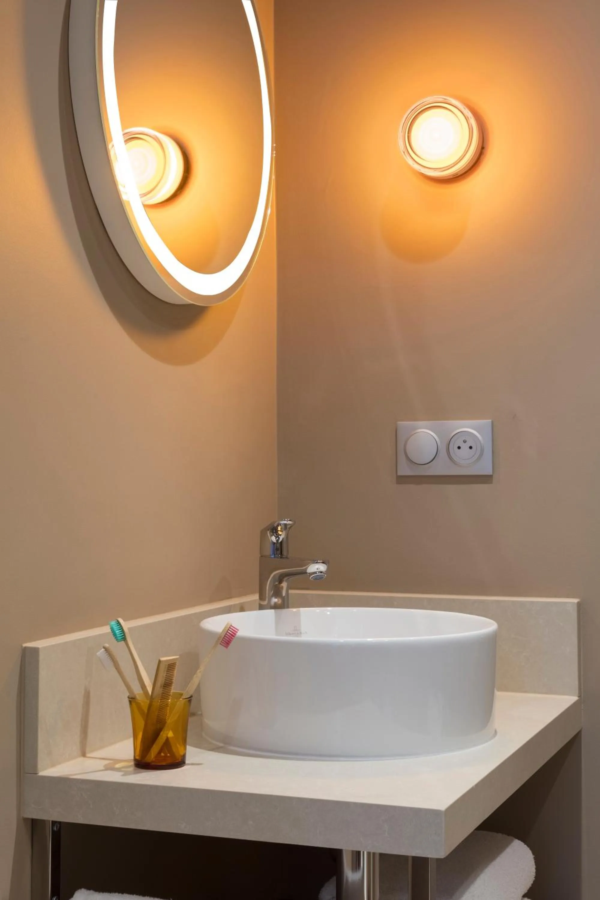 Bathroom in lyf Gambetta Paris