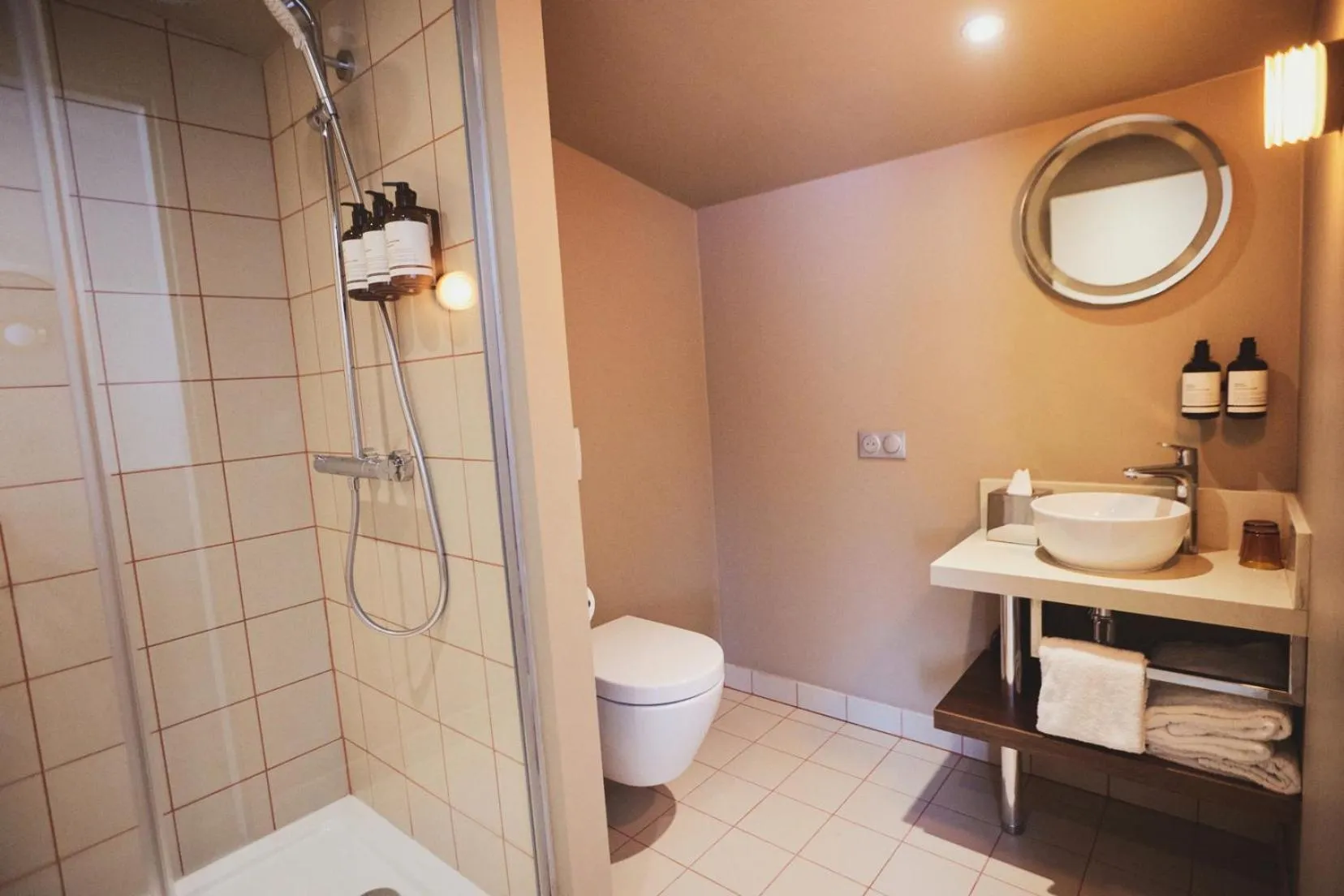 Public Bath in lyf Gambetta Paris