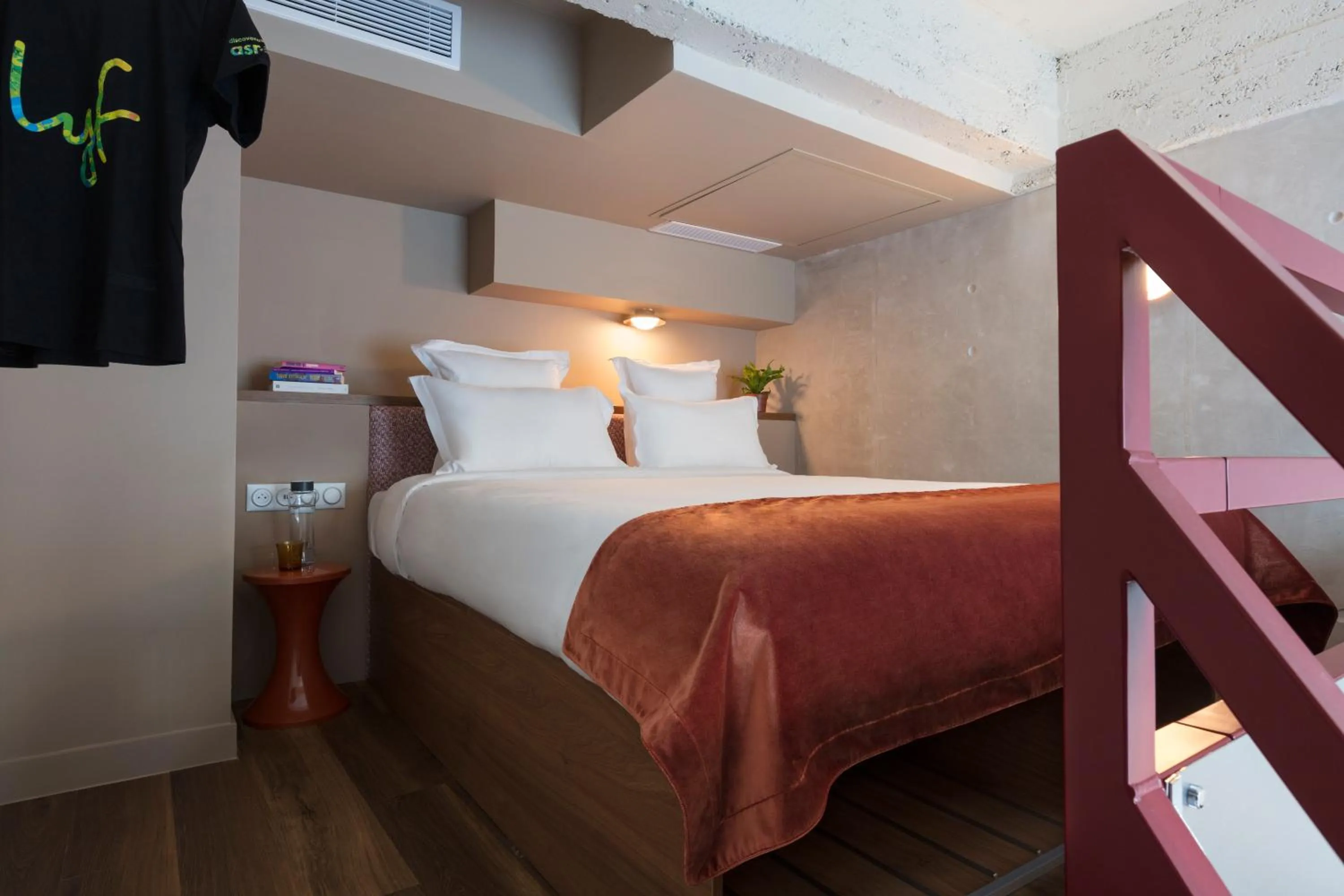 Bed in lyf Gambetta Paris