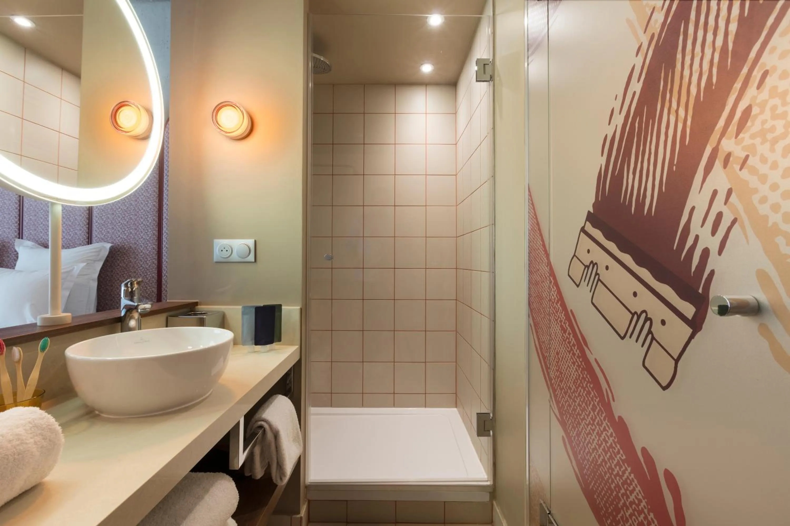 Bathroom in lyf Gambetta Paris