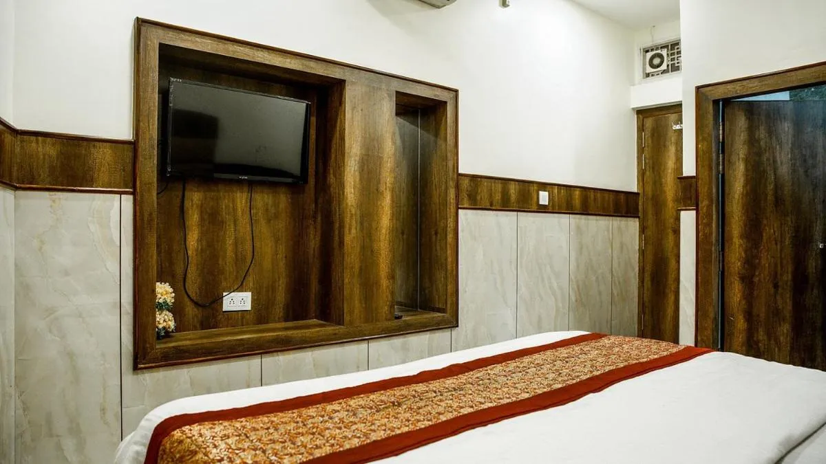 Bedroom, Bed in Hotel Raghunath