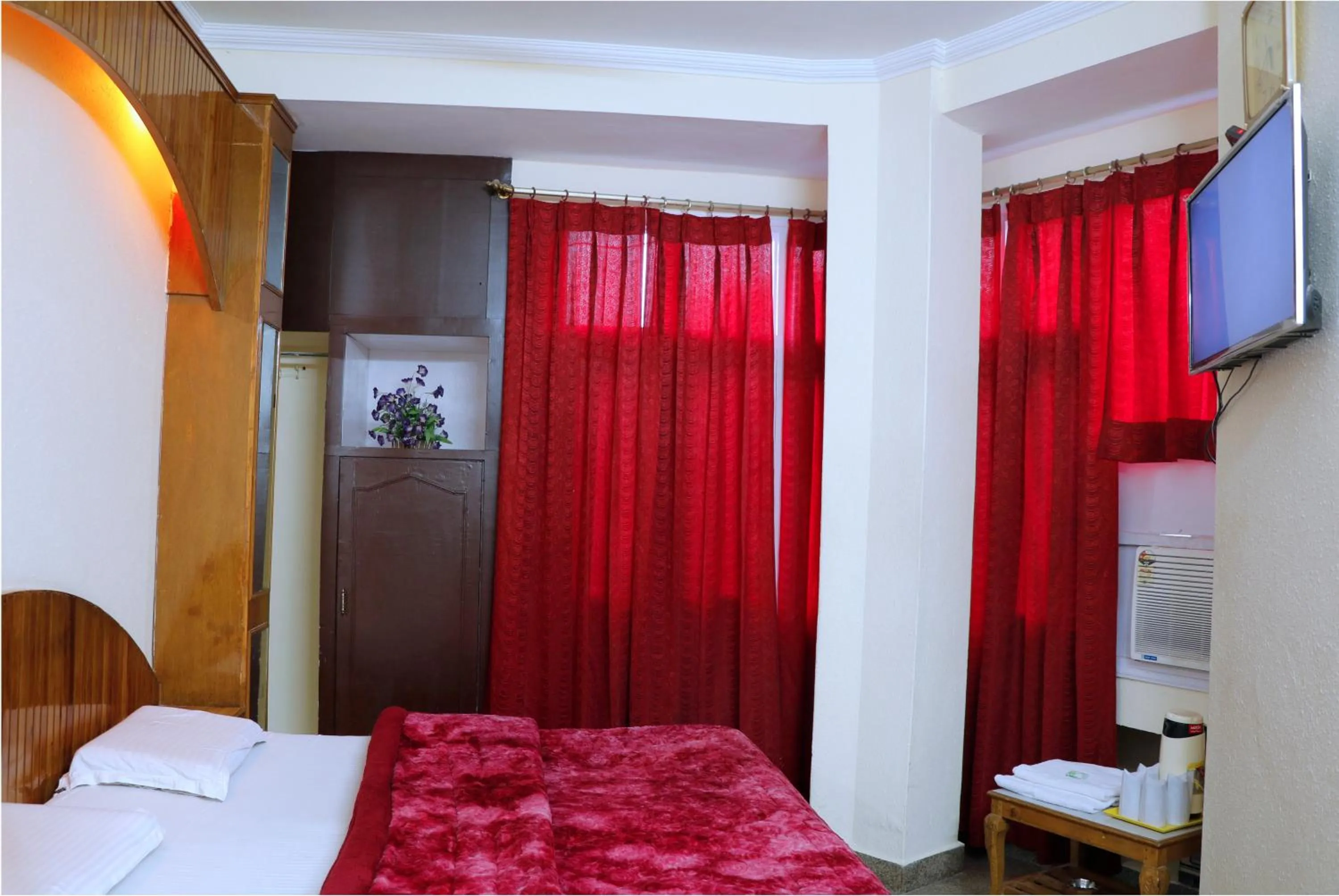 Bed in Hotel Raghunath