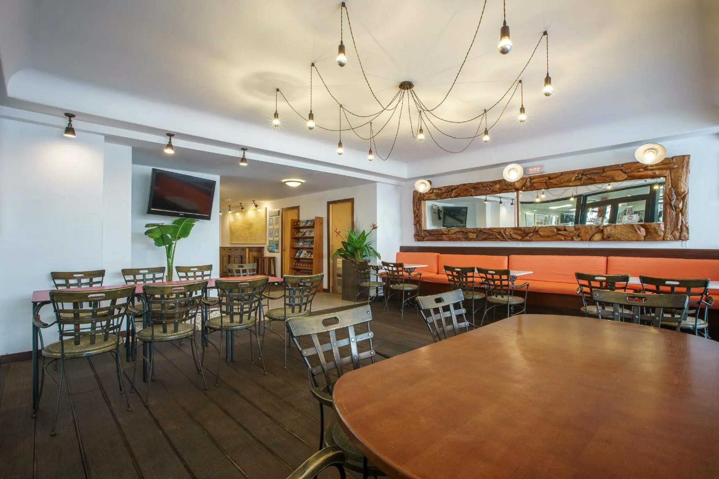 Communal lounge/ TV room in Hotel Florencio Ibiza