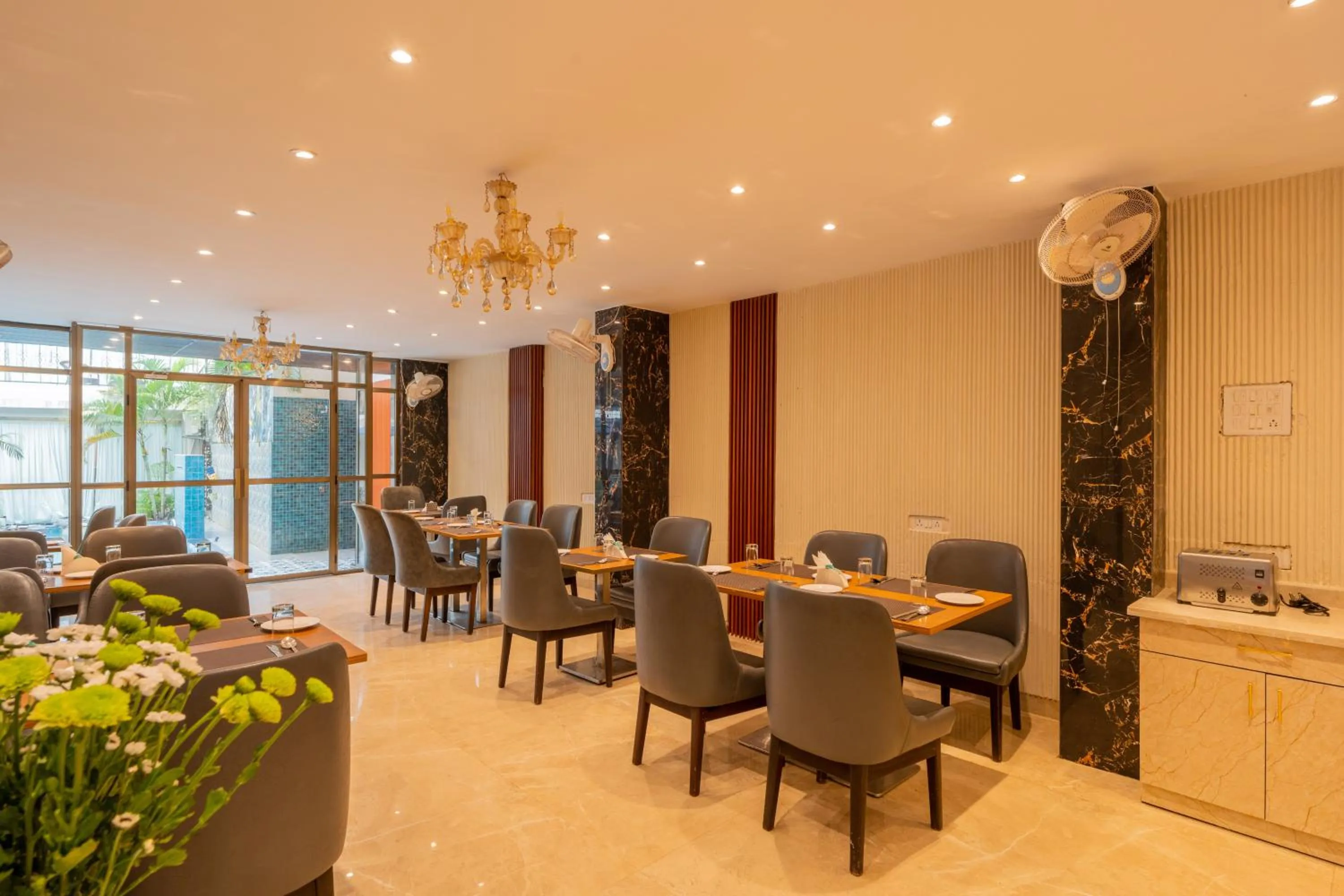 Restaurant/places to eat in Emperor Ozran by Alaya Stays