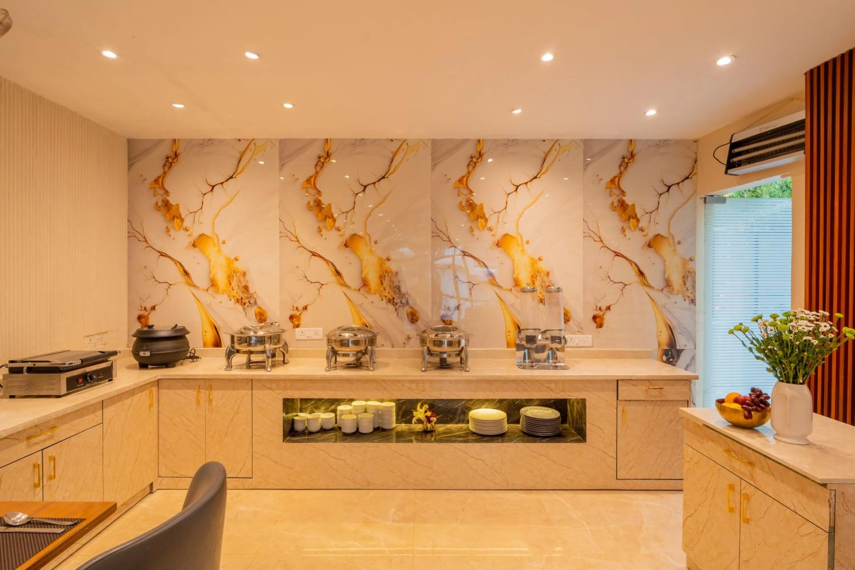 Restaurant/places to eat in Emperor Ozran by Alaya Stays