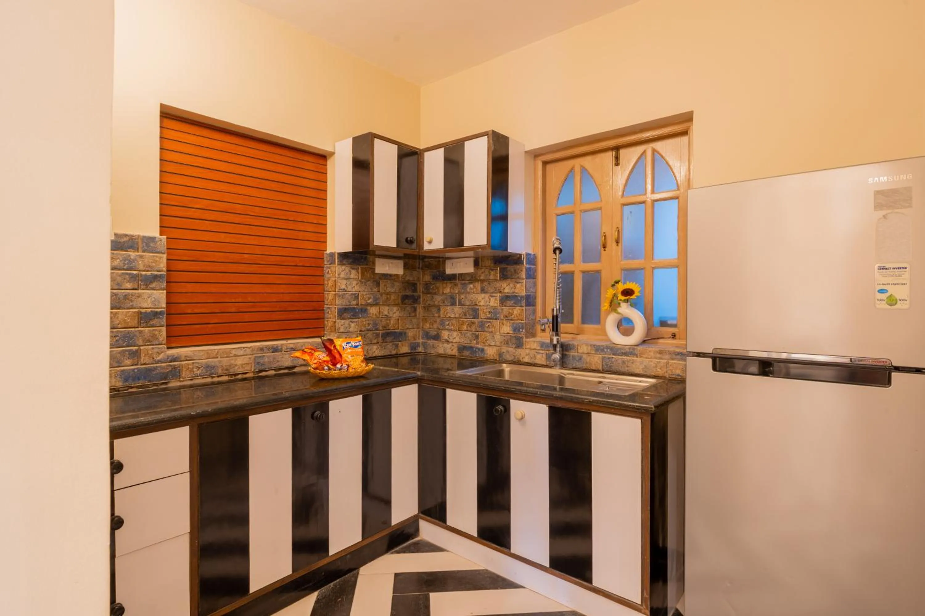 Kitchen or kitchenette in Emperor Ozran by Alaya Stays