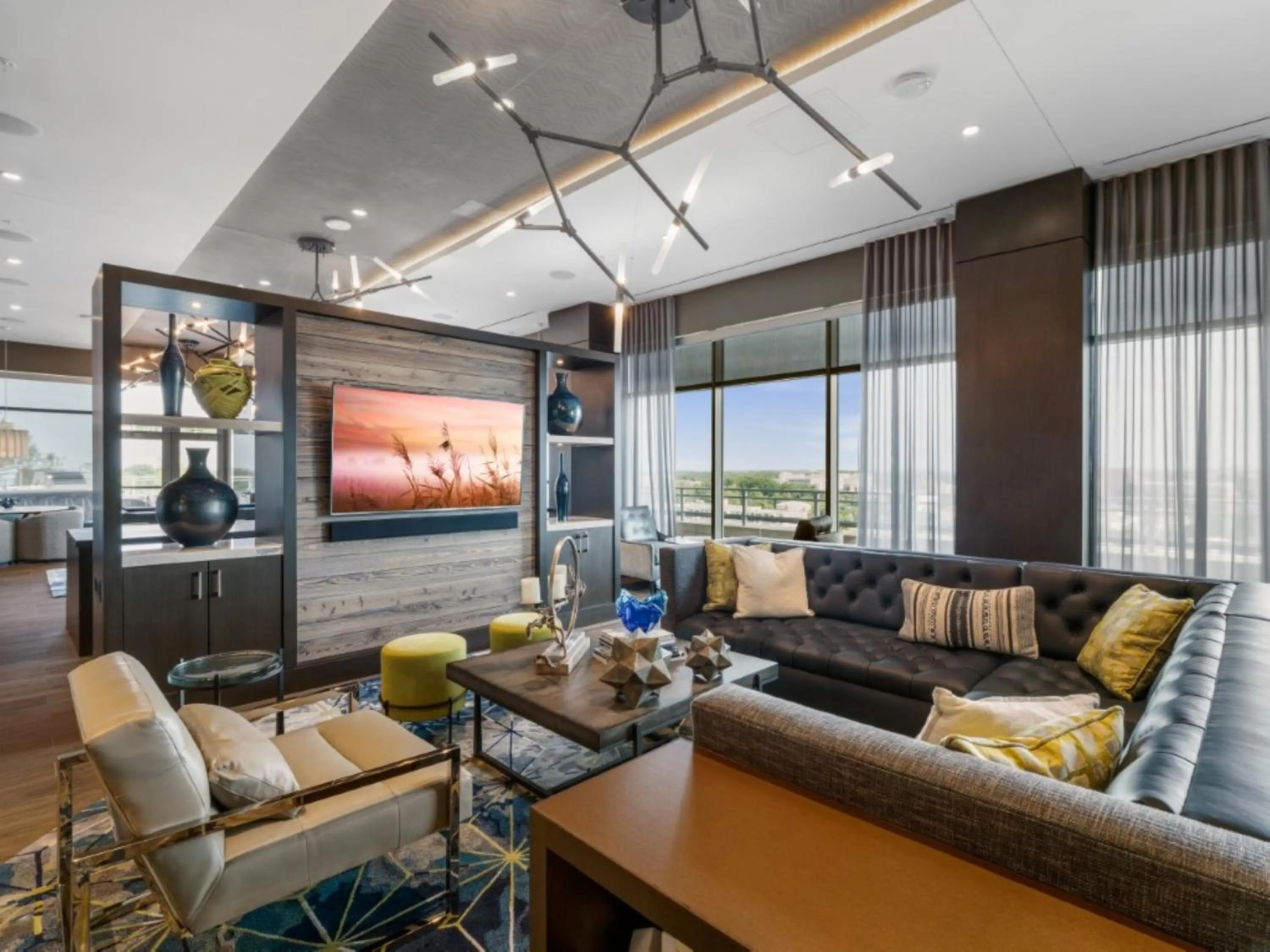 Communal lounge/ TV room in Global Luxury Suites Bethesda Chevy Chase