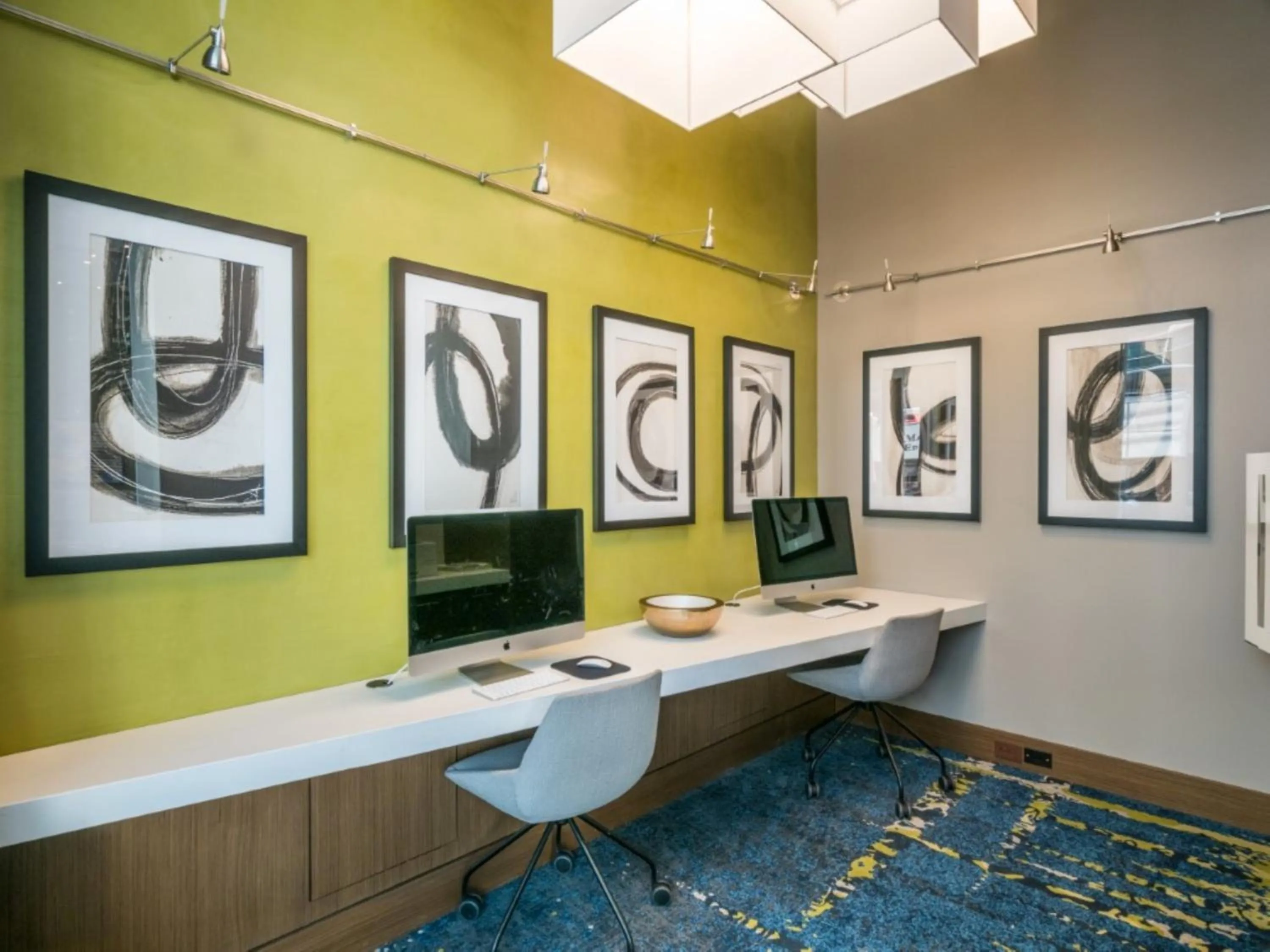 Business facilities in Global Luxury Suites Bethesda Chevy Chase